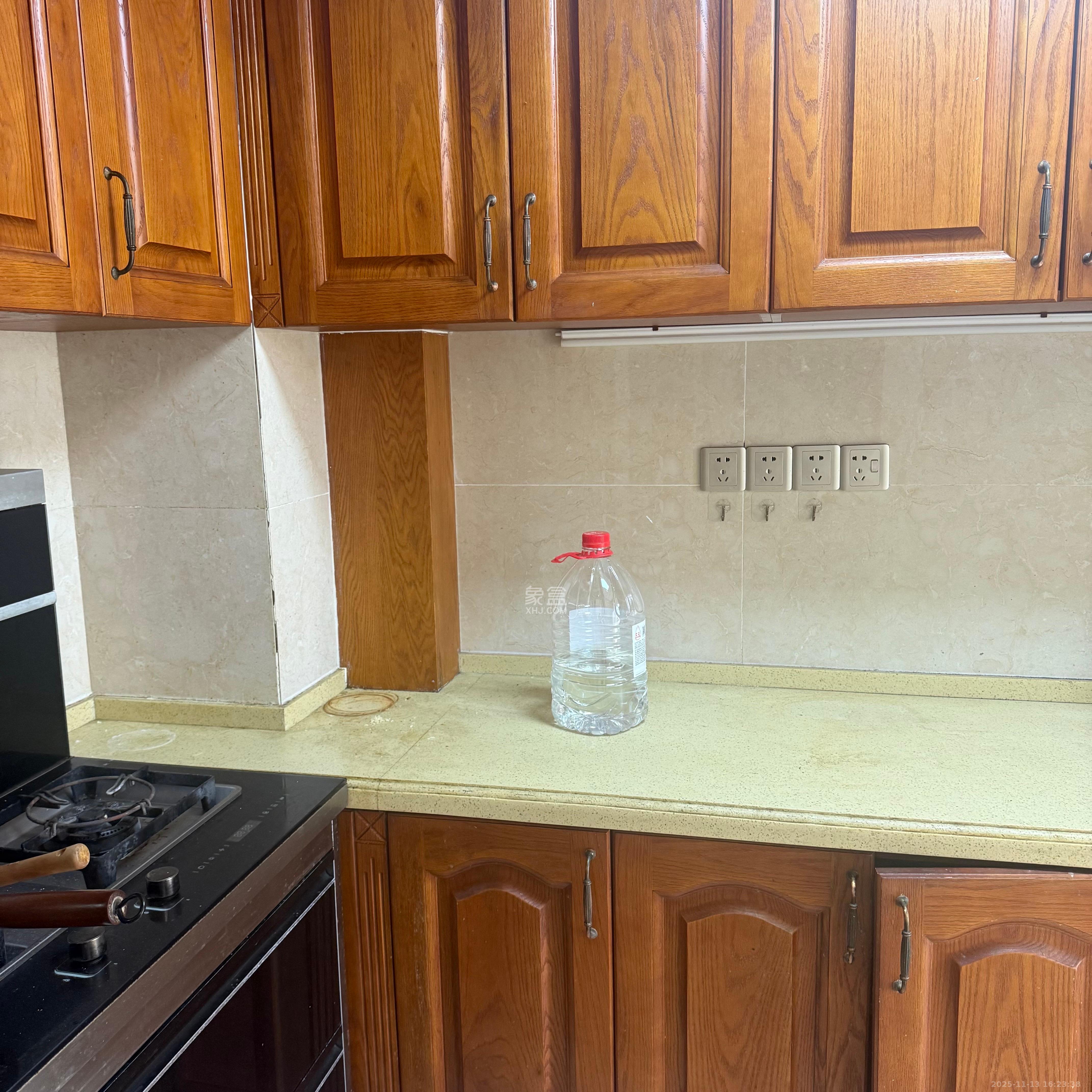 蓝光幸福满庭  3室2厅1卫    2300.0元/月室内图