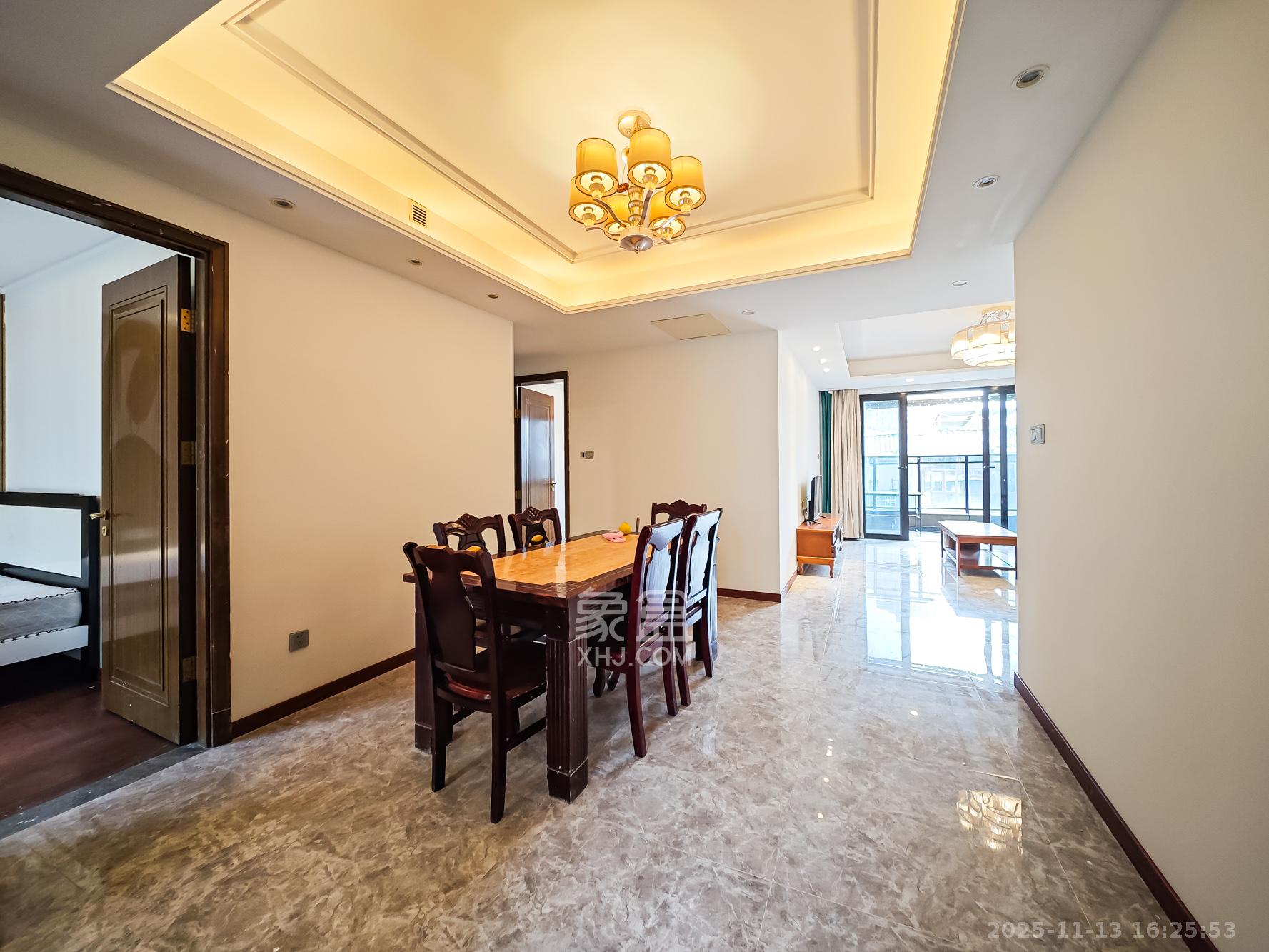 恒大御景天下城一期  3室2厅2卫    111.2万客厅