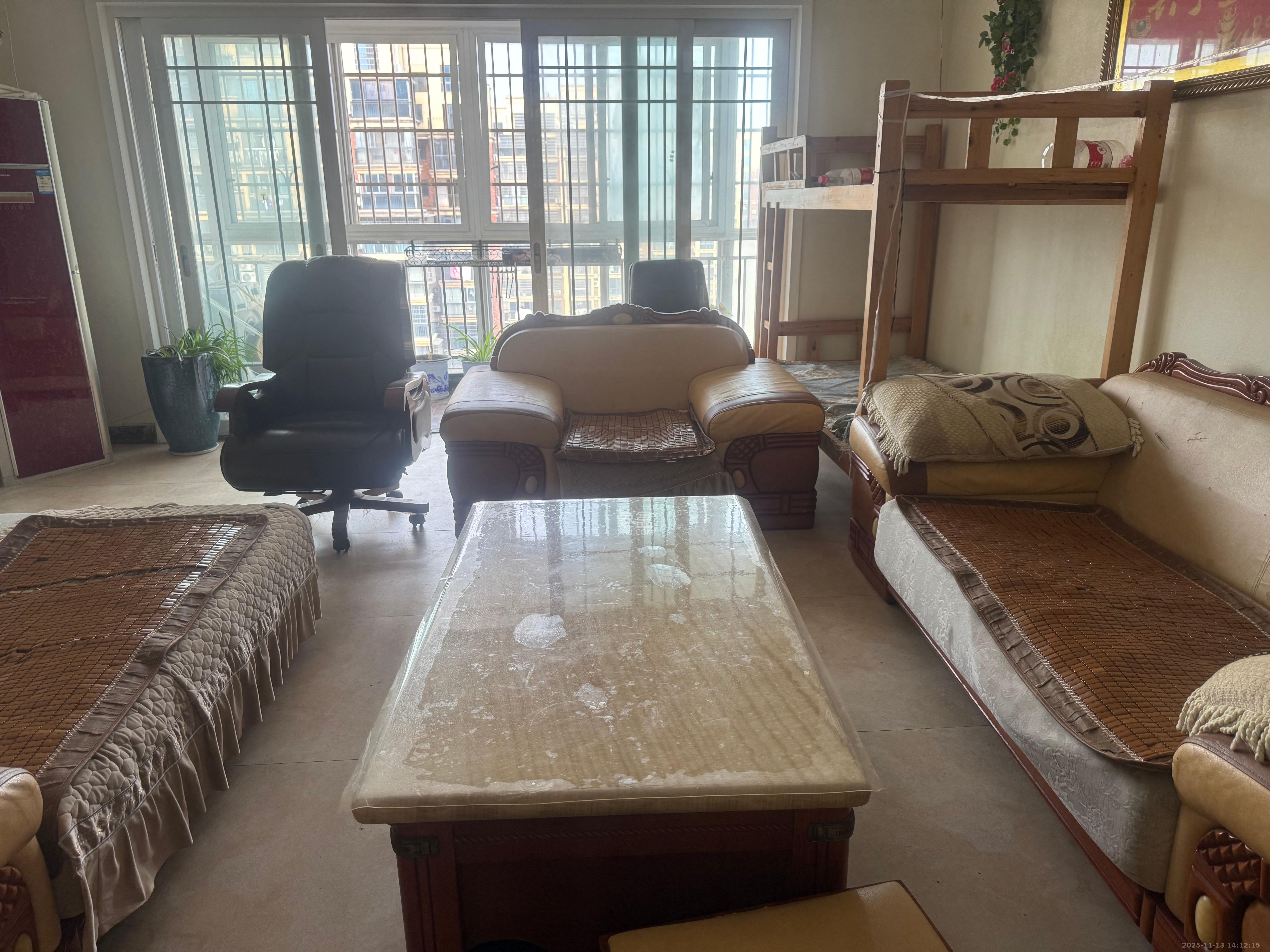 水映青山 3室2厅2卫 2400.0元/月 水映青山 3室2厅2卫 2400.0元/月室内图