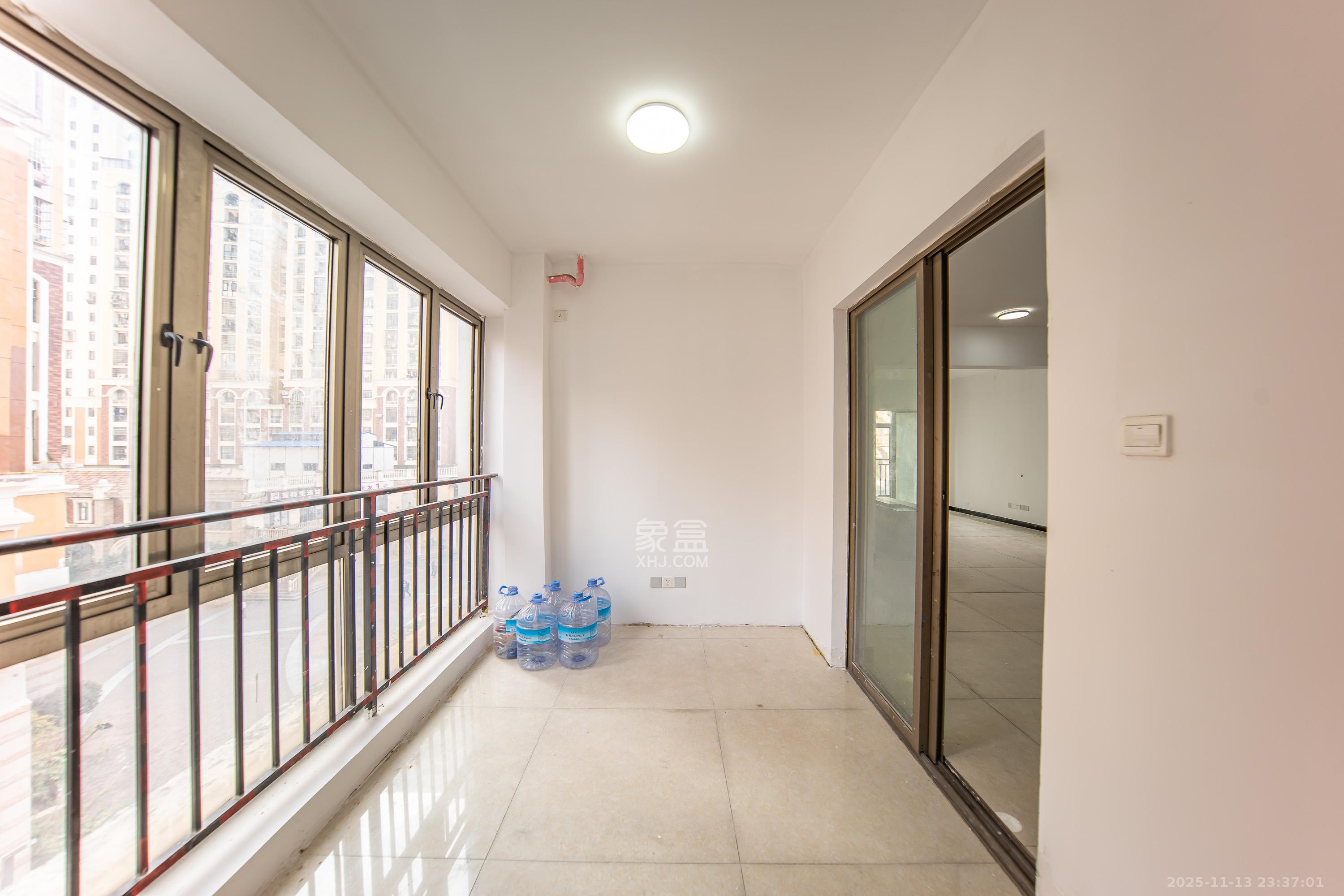 米兰春天  4室2厅2卫    75.8万卧室