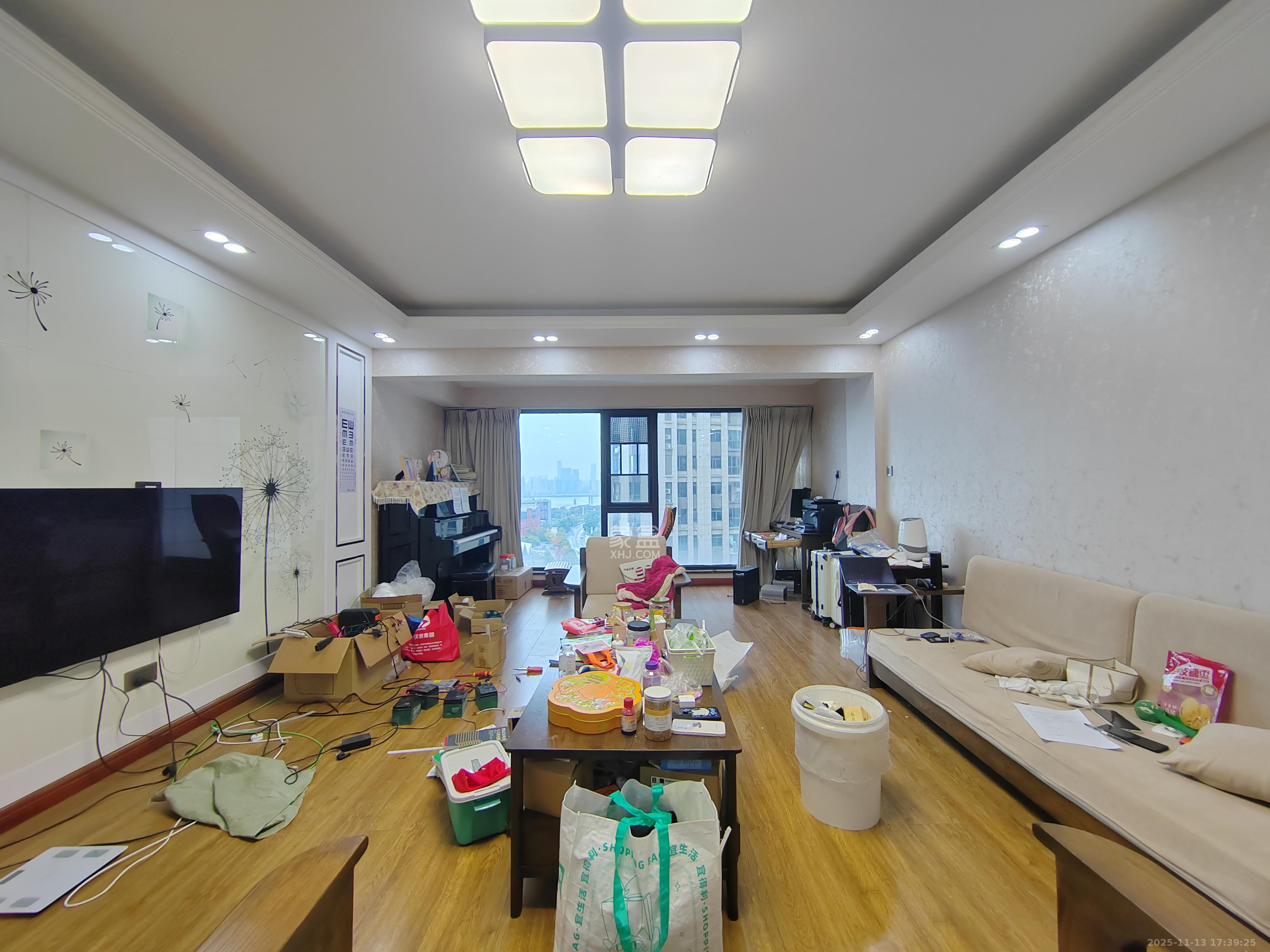 南山雍江汇（滨江国际新城）  4室2厅2卫    5500.0元/月室内图