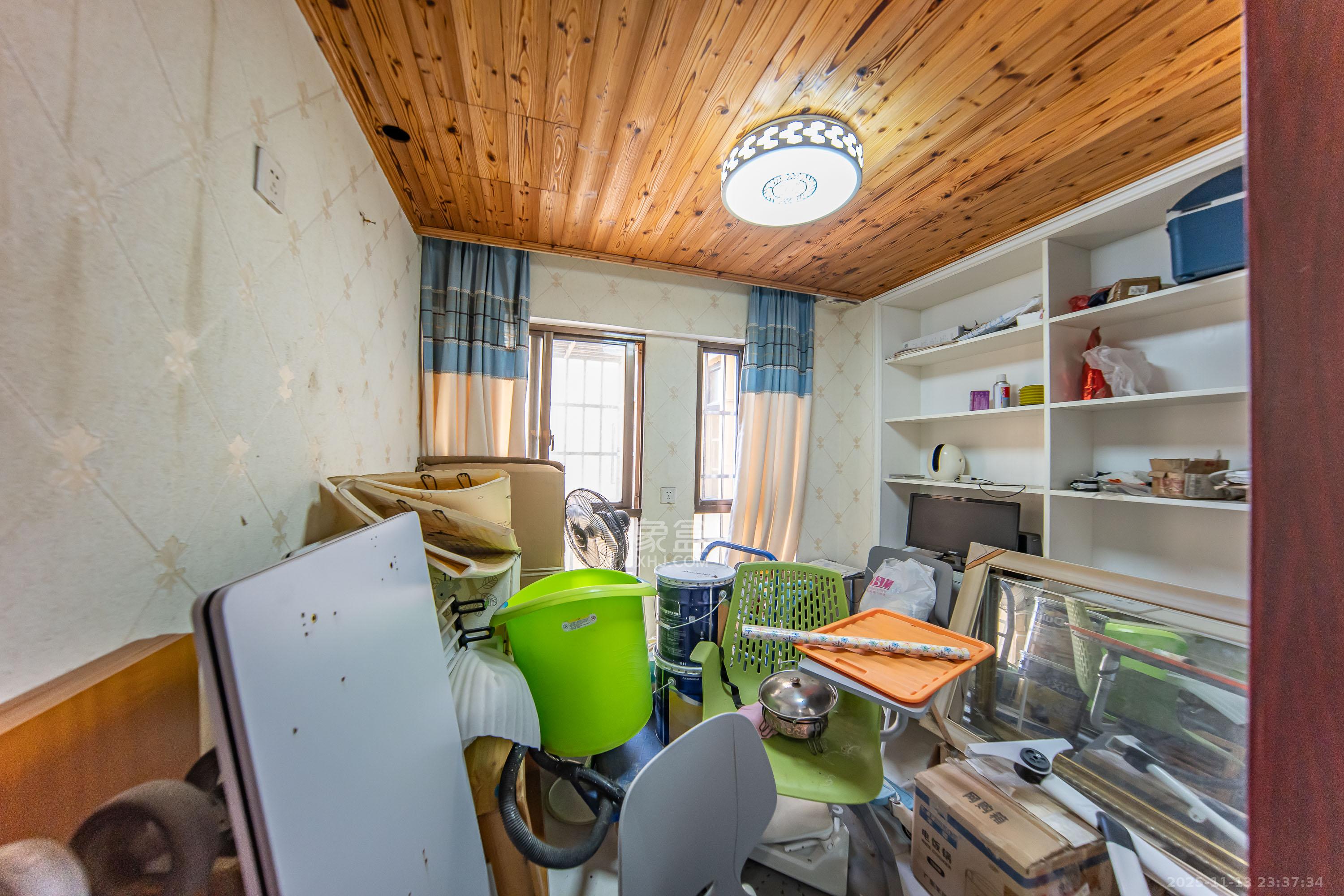 米兰春天  3室2厅1卫    70.0万卧室