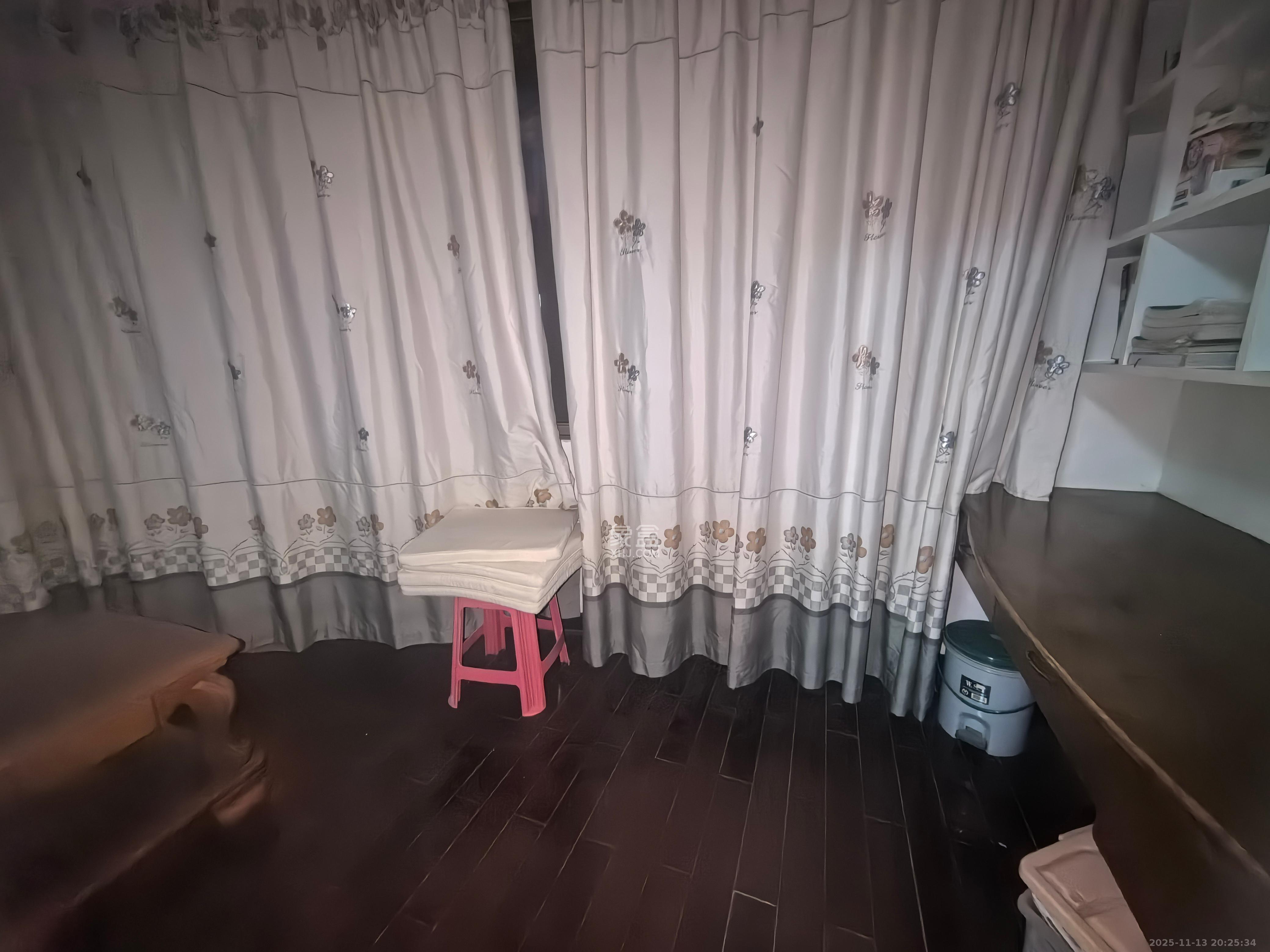 雅园小区  4室2厅2卫    3600.0元/月室内图