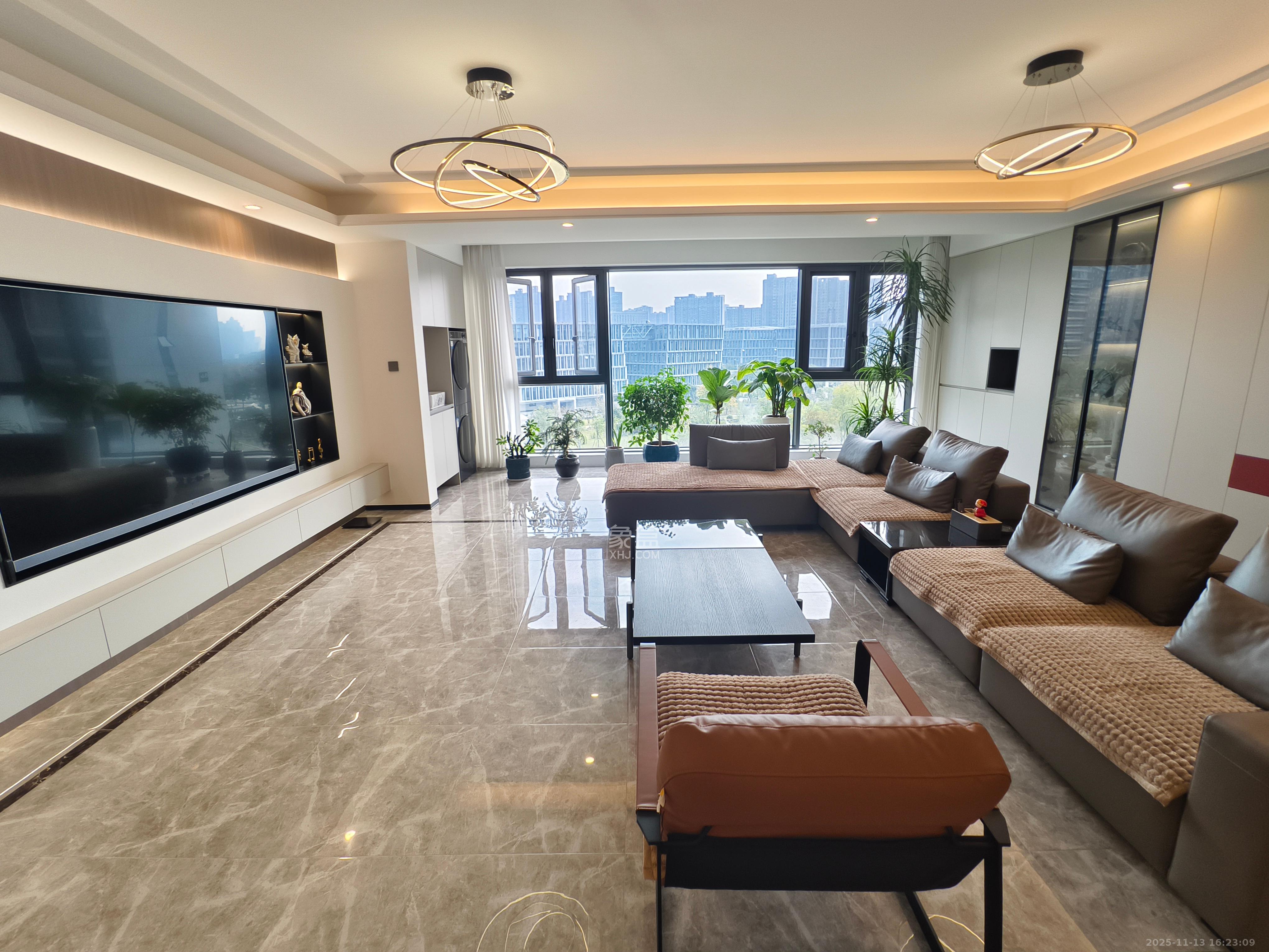 绿地V岛 4室2厅2卫 10000.0元/月 绿地V岛 4室2厅2卫 10000.0元/月室内图