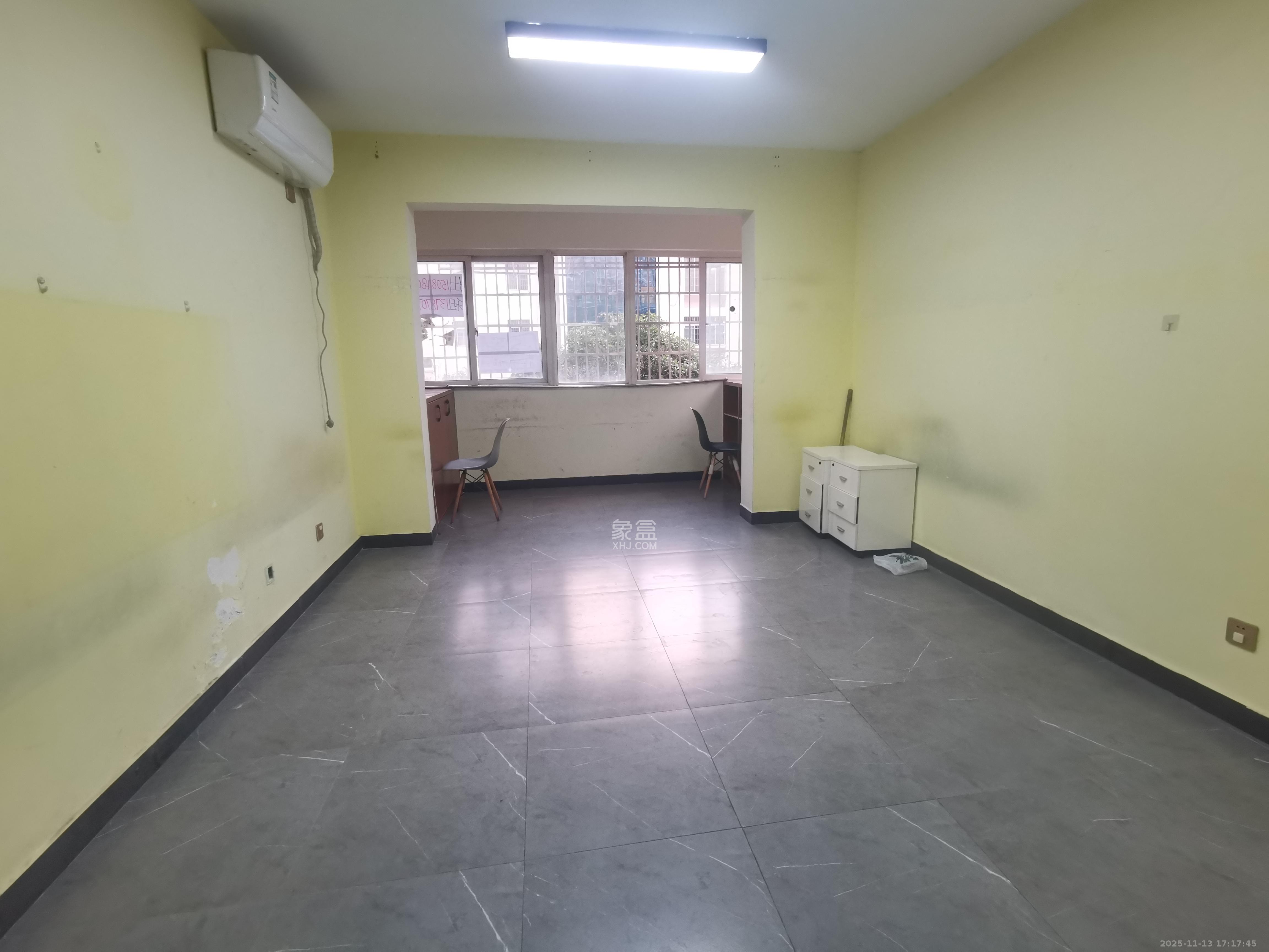 星城新宇黎锦苑 3室2厅2卫 2300.0元/月 星城新宇黎锦苑 3室2厅2卫 2300.0元/月室内图