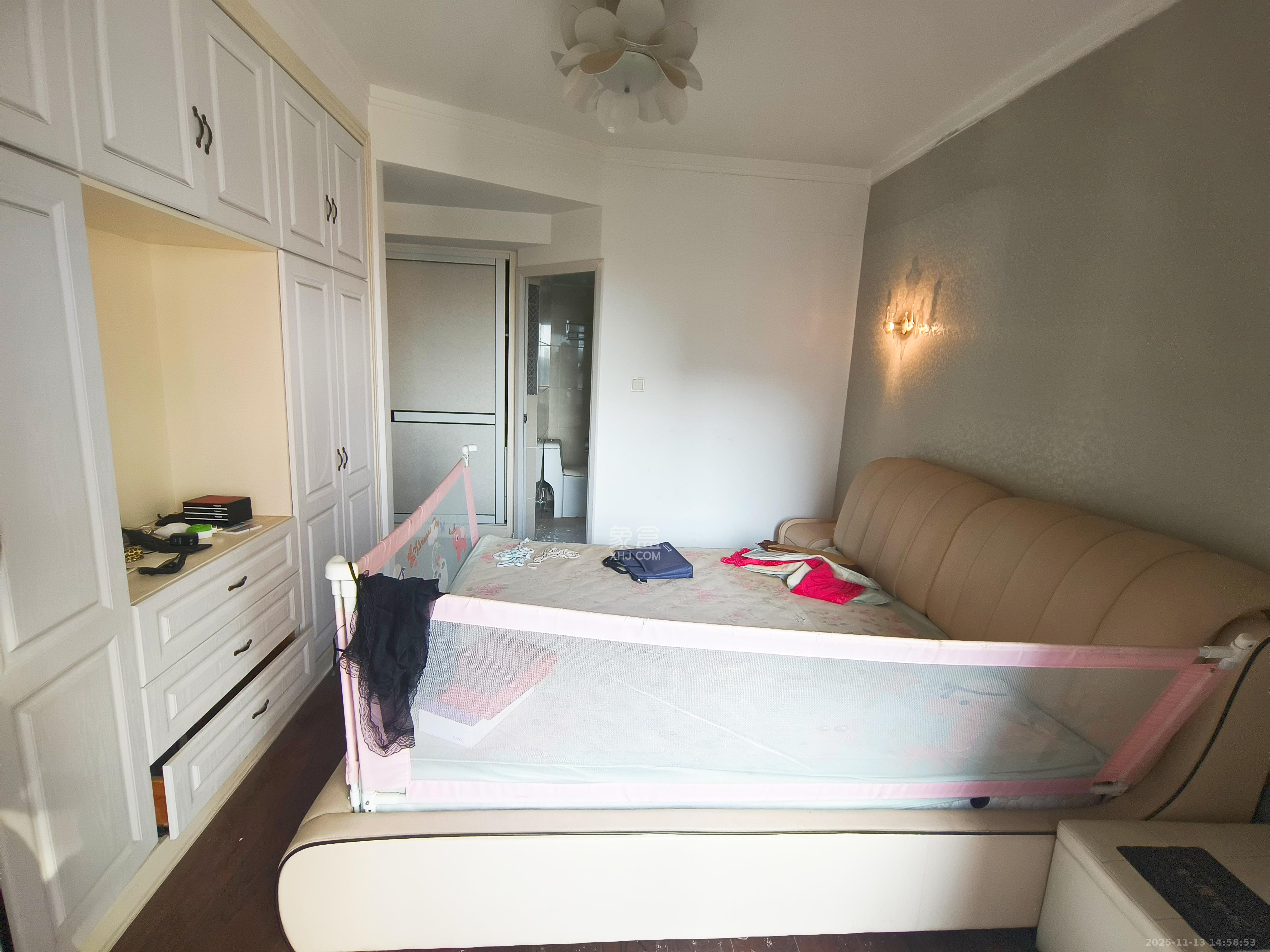 盛地尊域 4室2厅2卫 2200.0元/月 盛地尊域 4室2厅2卫 2200.0元/月室内图