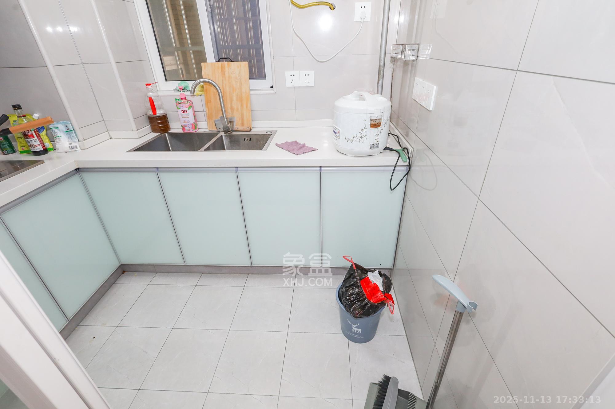 谷山乐园三期 1室2厅1卫 52.0万 谷山乐园三期 1室2厅1卫 52.0万厨房