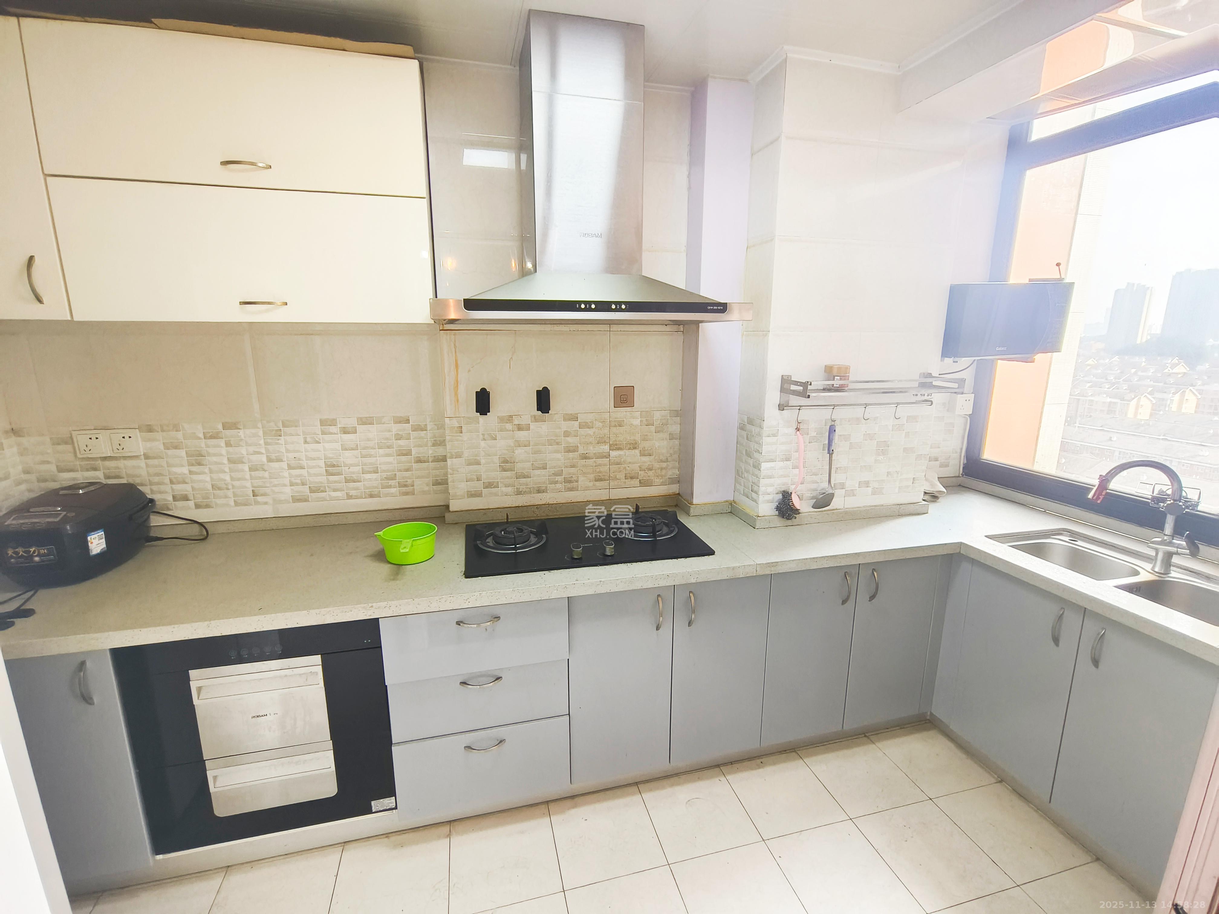 盛地尊域 4室2厅2卫 2200.0元/月 盛地尊域 4室2厅2卫 2200.0元/月室内图