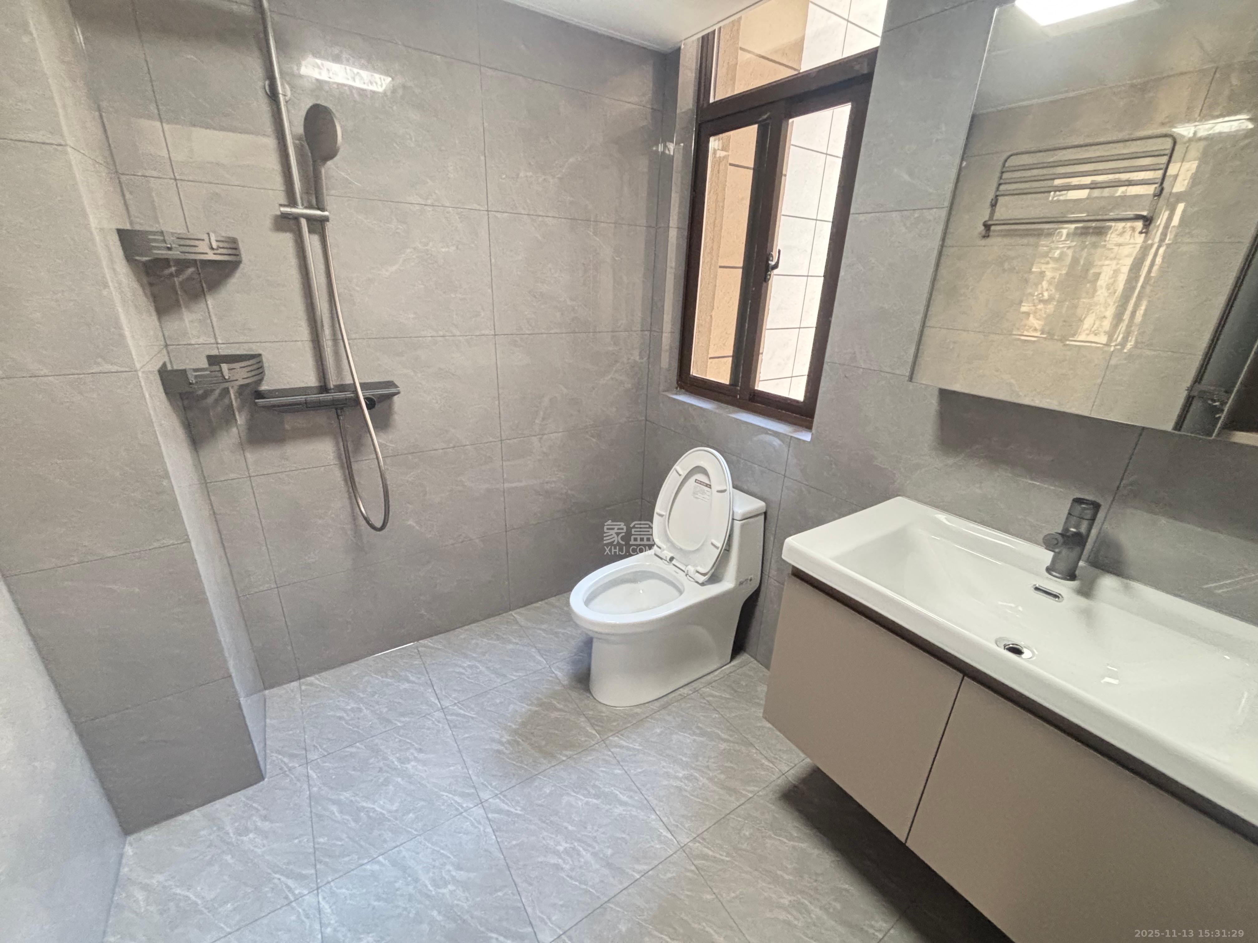 阳光丽城二期 4室2厅2卫 4800.0元/月 阳光丽城二期 4室2厅2卫 4800.0元/月室内图