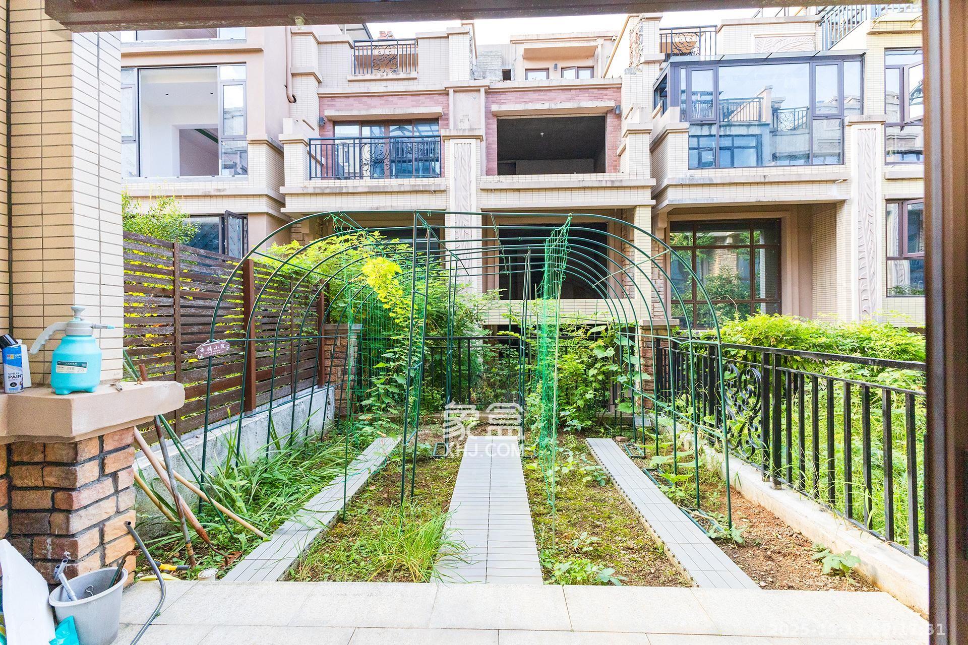 盈峰翠邸 5室2厅4卫 12000.0元/月 盈峰翠邸 5室2厅4卫 12000.0元/月室内图