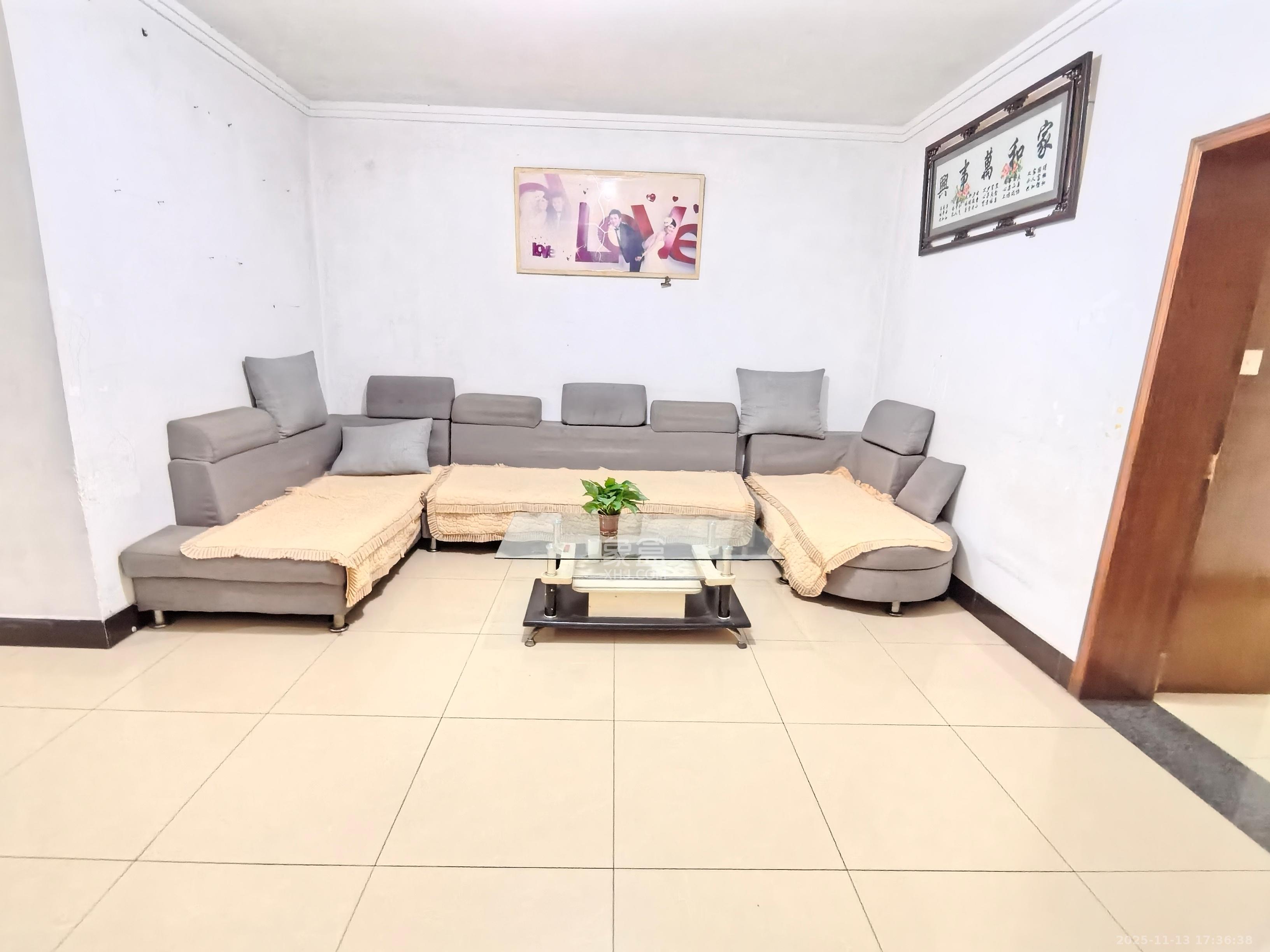 中南汽车世界  2室2厅1卫    1200.0元/月室内图