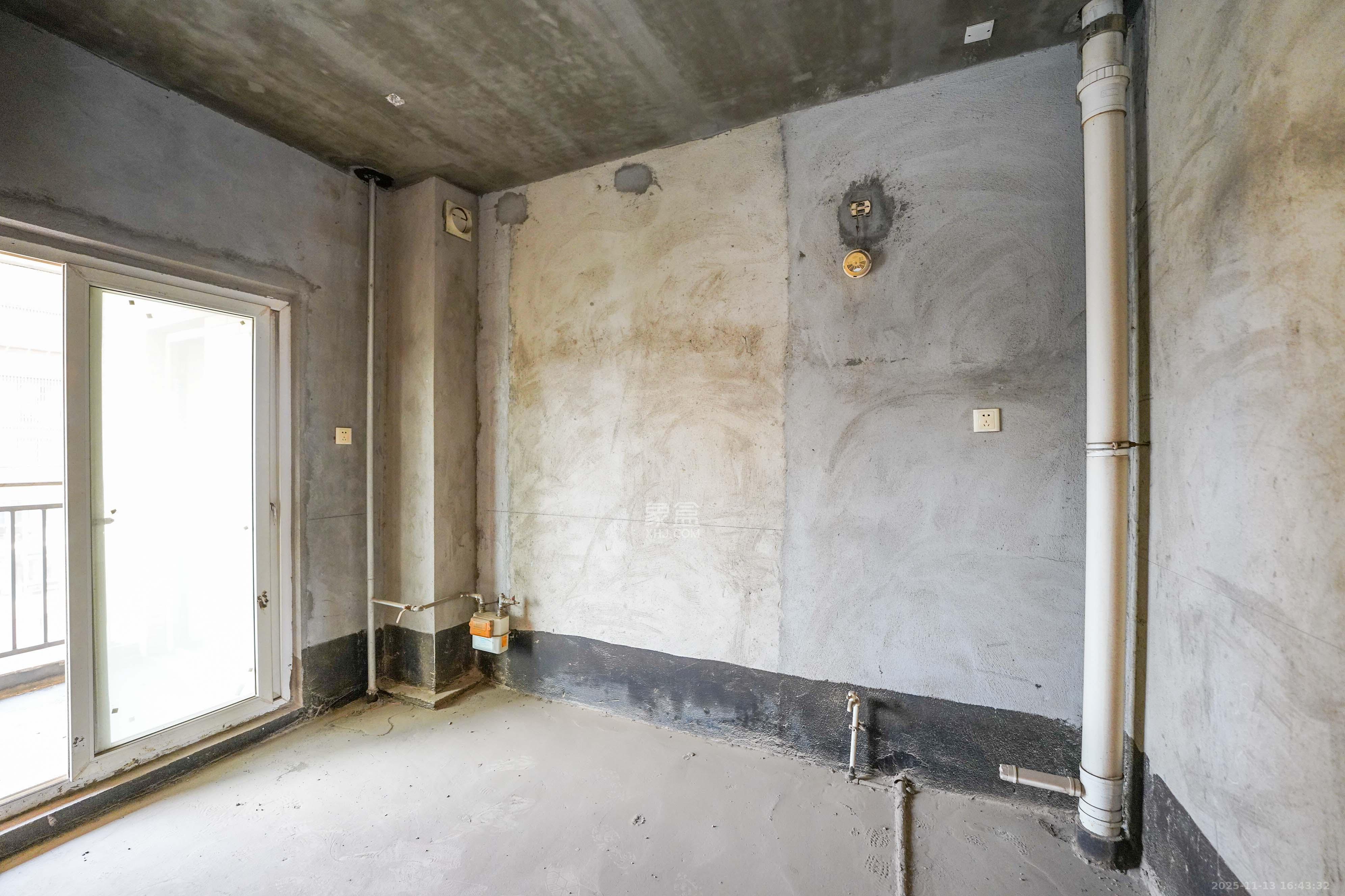 汇金城/嘉华城一期 5室2厅2卫 158.0万 汇金城/嘉华城一期 5室2厅2卫 158.0万厨房