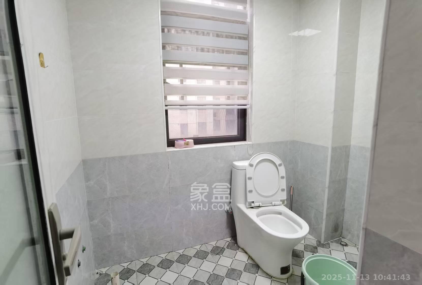 乾源国际  3室2厅2卫    1800.0元/月室内图