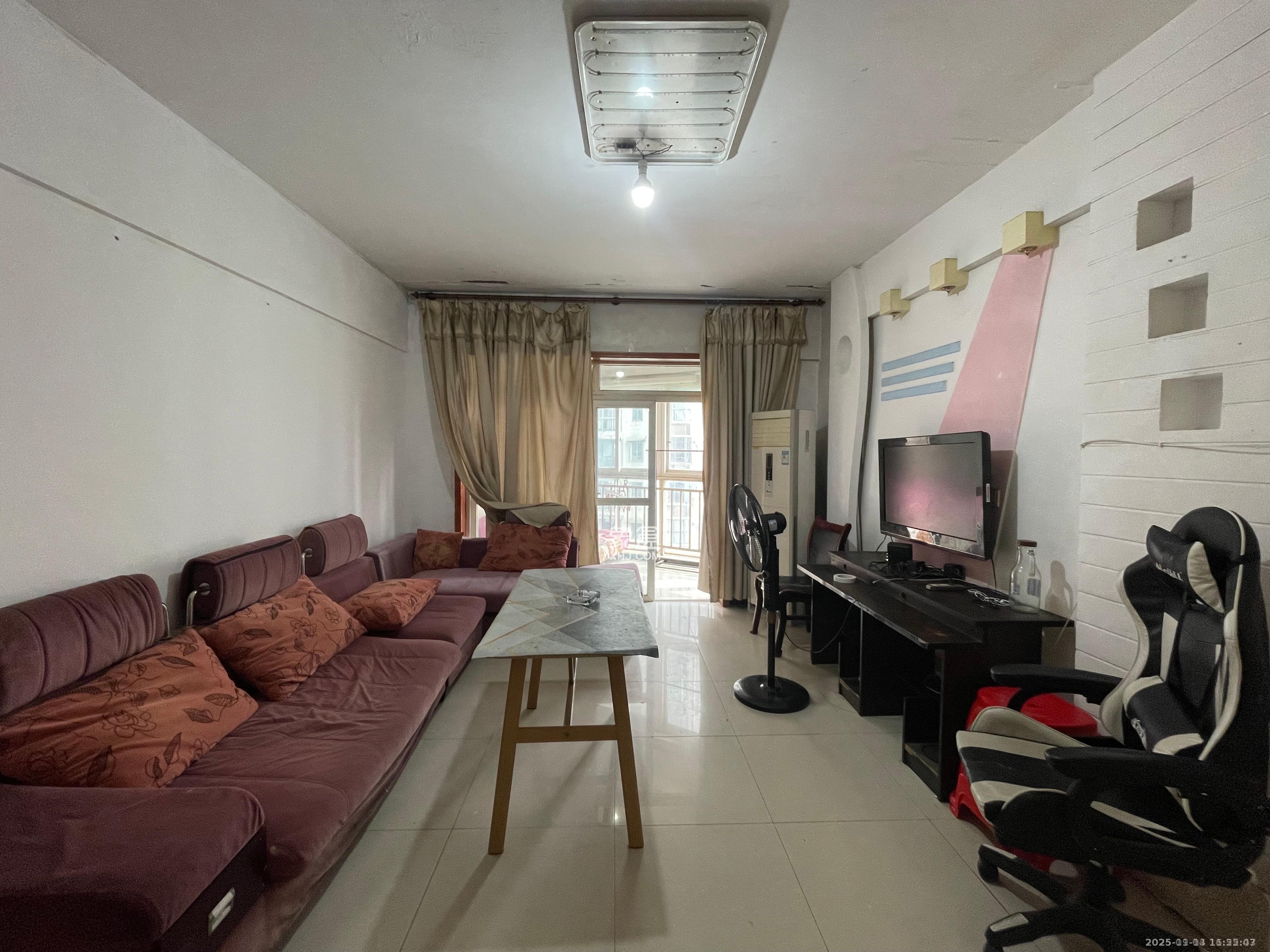 未来现代城  1室2厅1卫    2000.0元/月