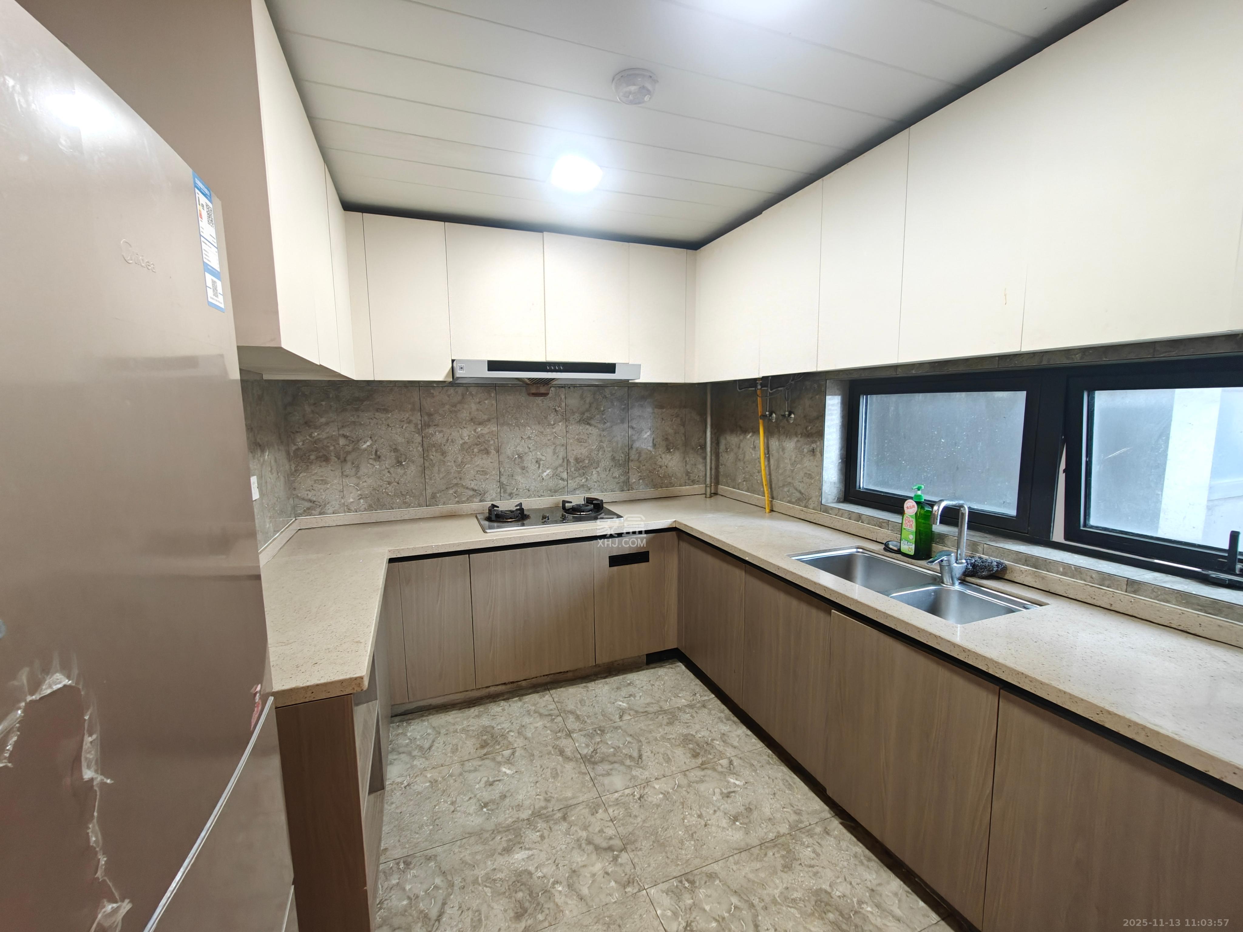 万科金域蓝湾  4室2厅2卫    3000.0元/月