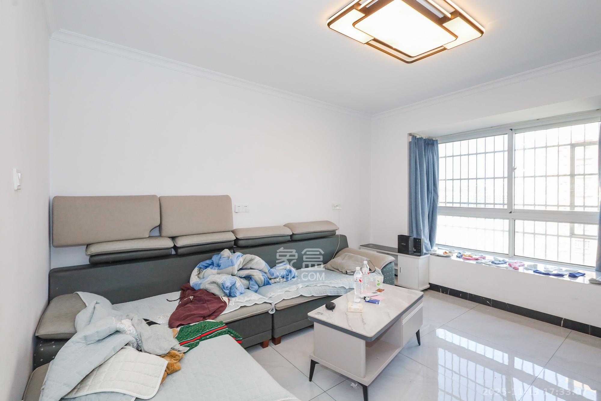 谷山乐园三期 1室2厅1卫 52.0万 谷山乐园三期 1室2厅1卫 52.0万客厅