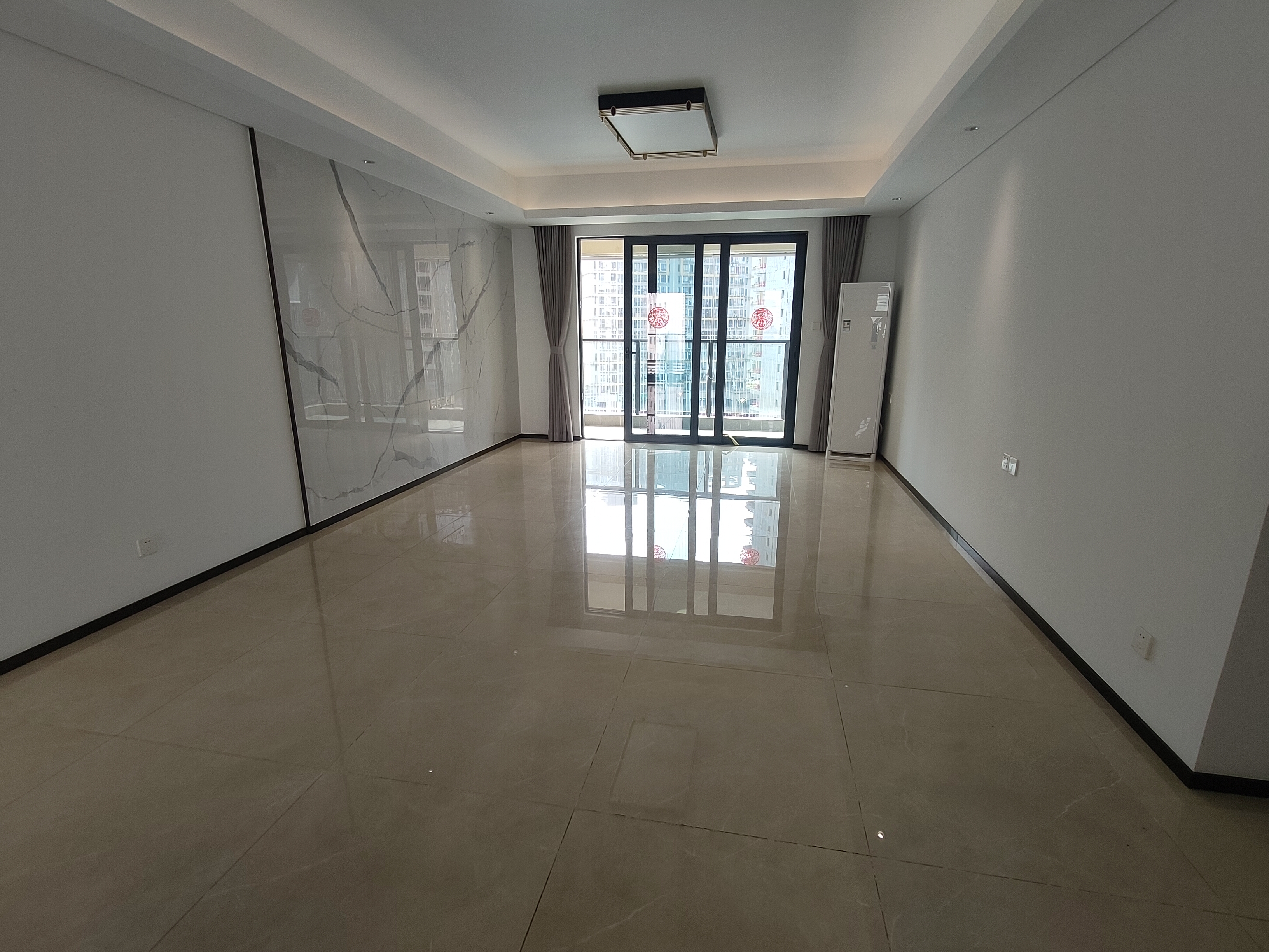 华润中心二期东悦府 3室2厅2卫 350.0万 华润中心二期东悦府 3室2厅2卫 350.0万客厅