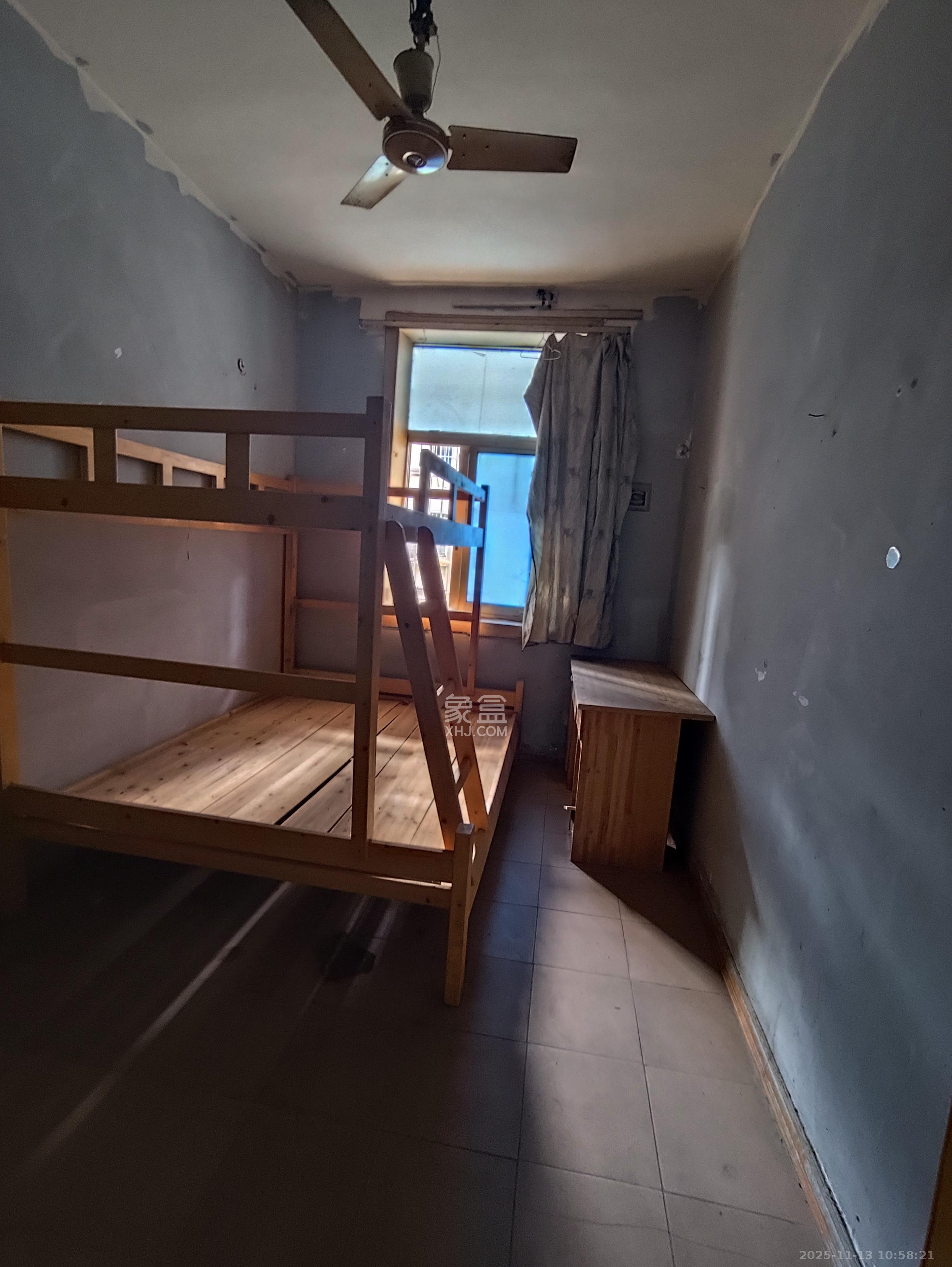 下碧湘街小区 3室1厅1卫 1500.0元/月 下碧湘街小区 3室1厅1卫 1500.0元/月室内图