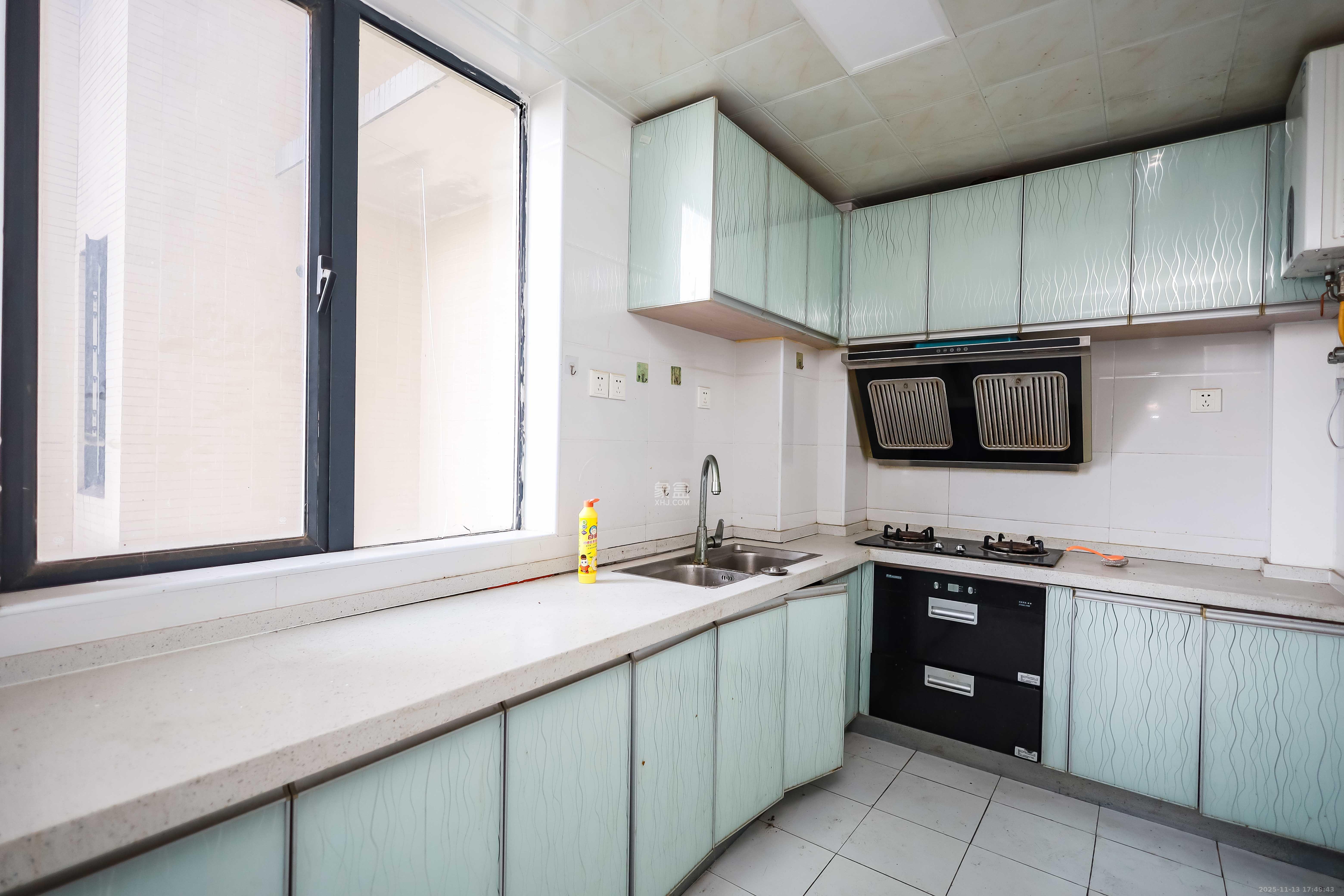 莱茵城  3室2厅2卫    85.8万厨房