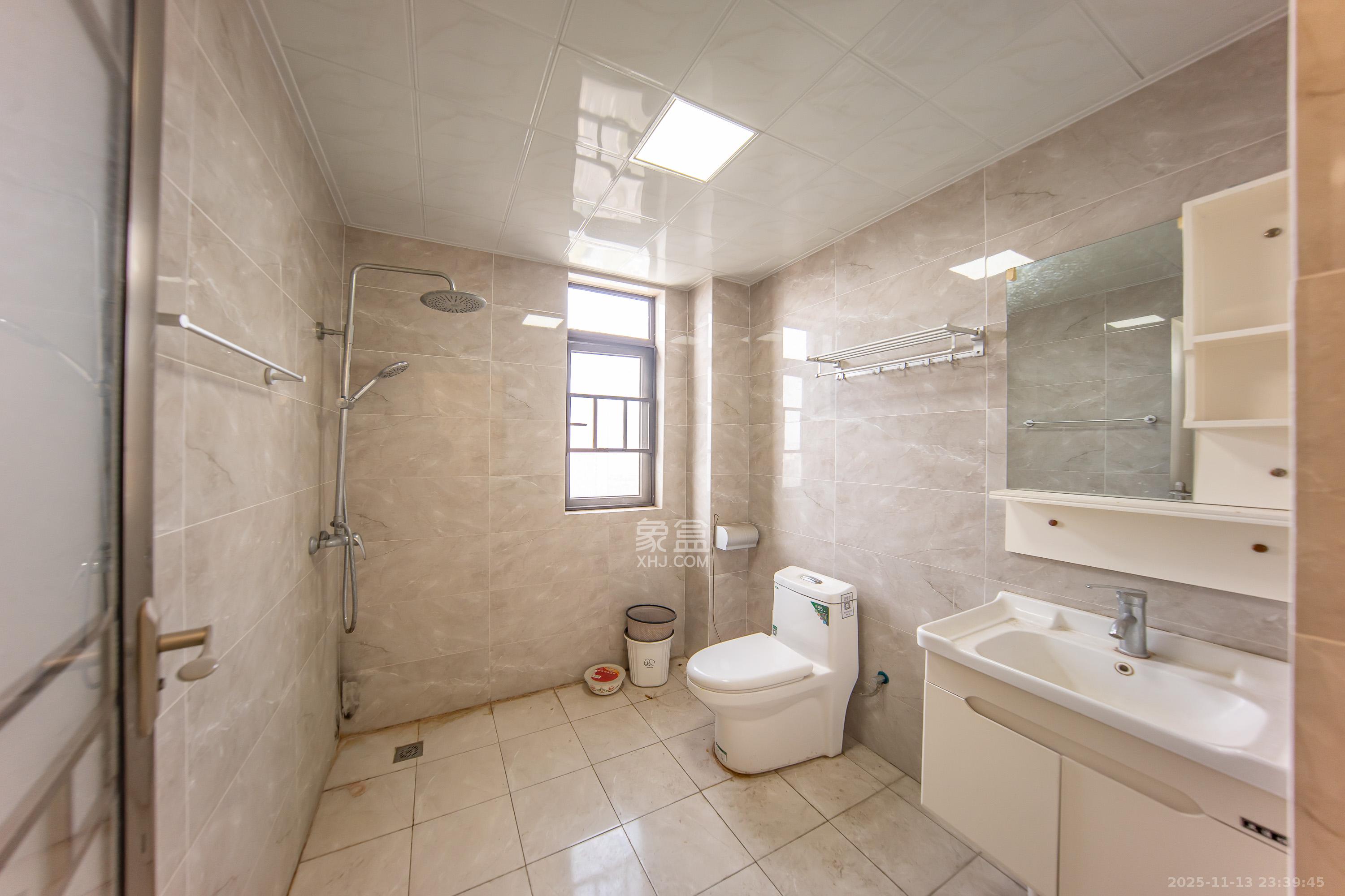 北大资源理想家园  4室2厅2卫    125.0万卫生间