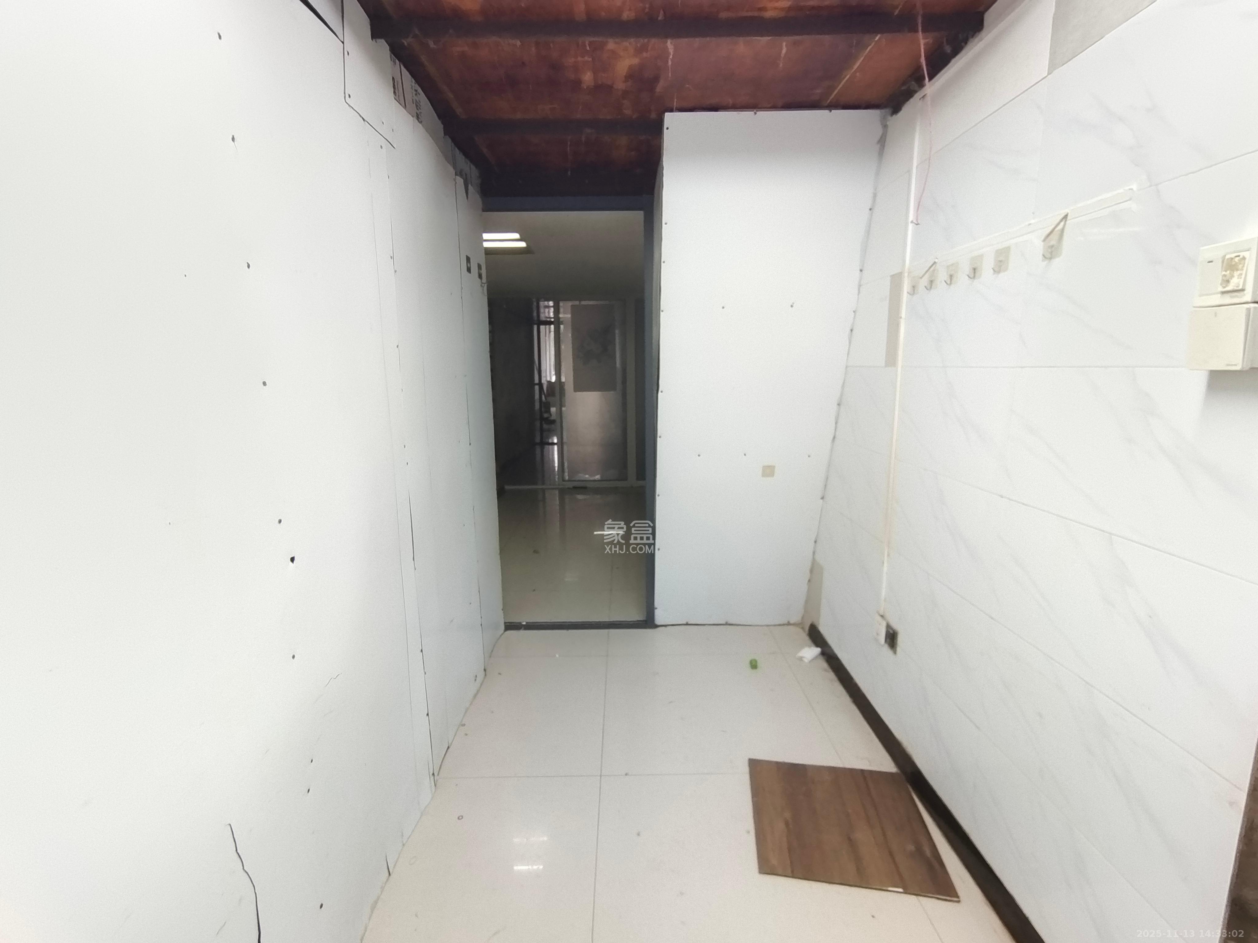 阳光100三期   88.57㎡      3500.0元/月室内图