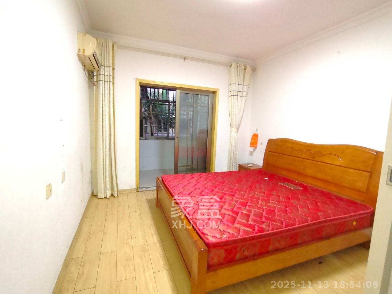 中南汽车世界  1室0厅0卫    1300.0元/月室内图