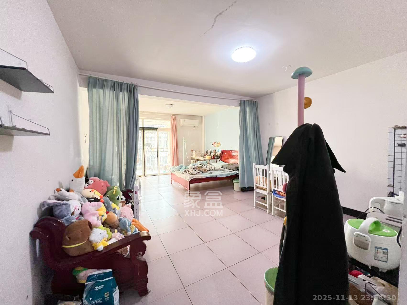 马王堆商贸城  1室1厅1卫    24.8万卧室