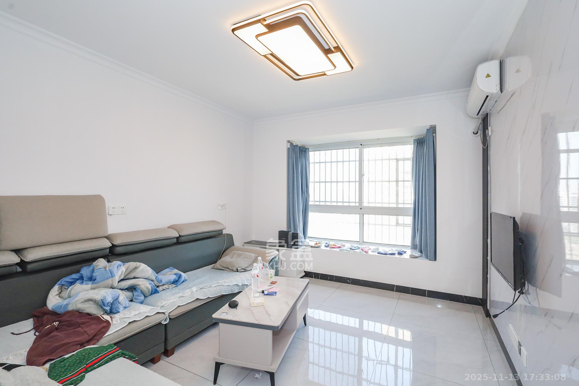 谷山乐园三期  1室2厅1卫    52.0万客厅