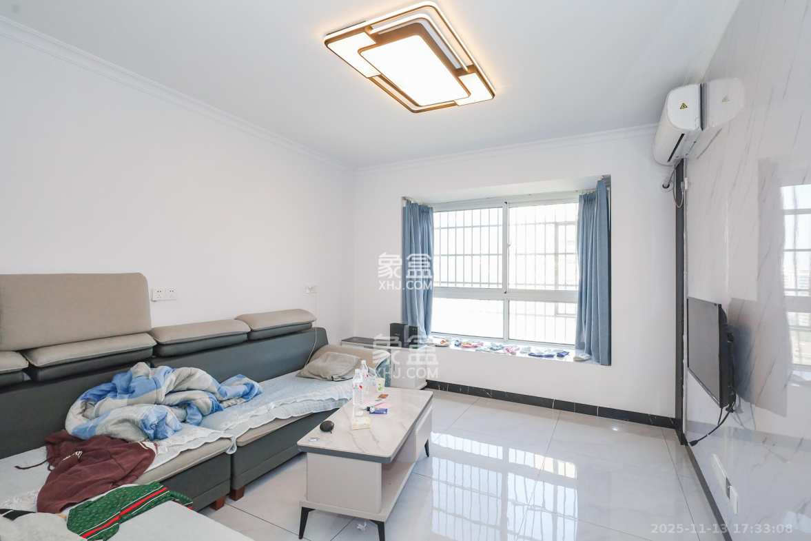 谷山乐园三期 1室2厅1卫 52.0万 谷山乐园三期 1室2厅1卫 52.0万客厅