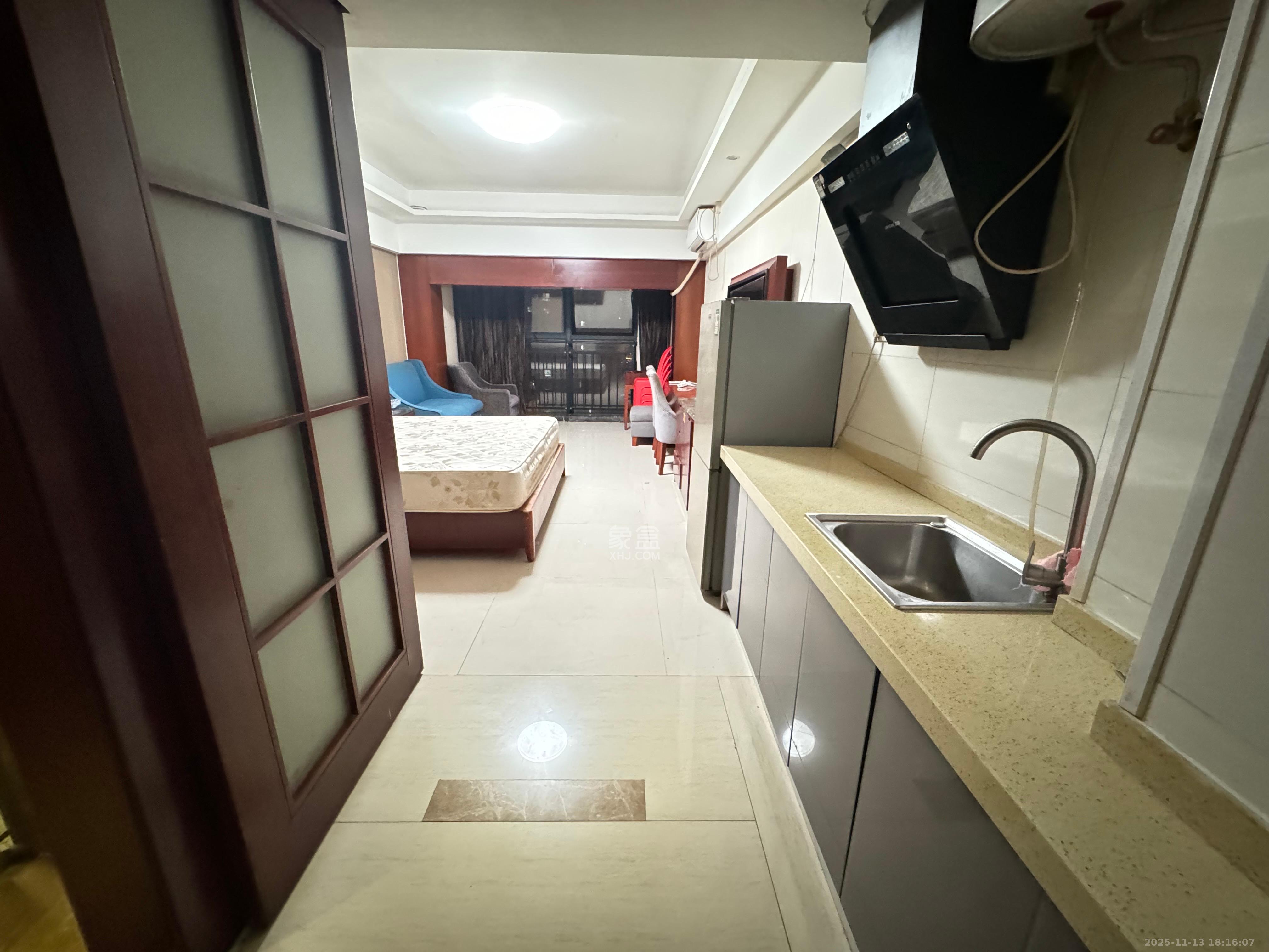 山水华景  1室1厅1卫    1200.0元/月室内图