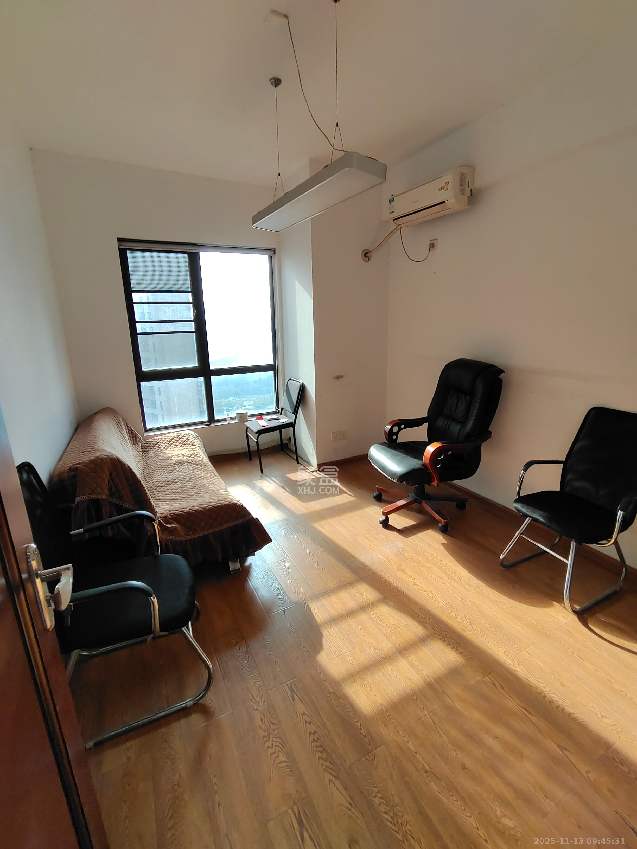 达美D6区  4室1厅2卫    3900.0元/月