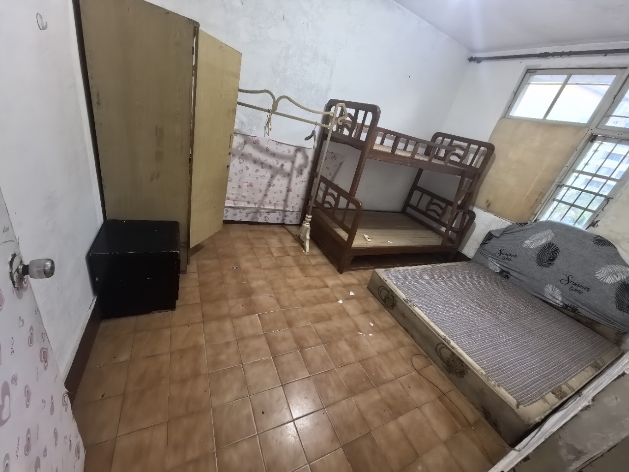 甸花新村  3室2厅1卫    59.0万客厅