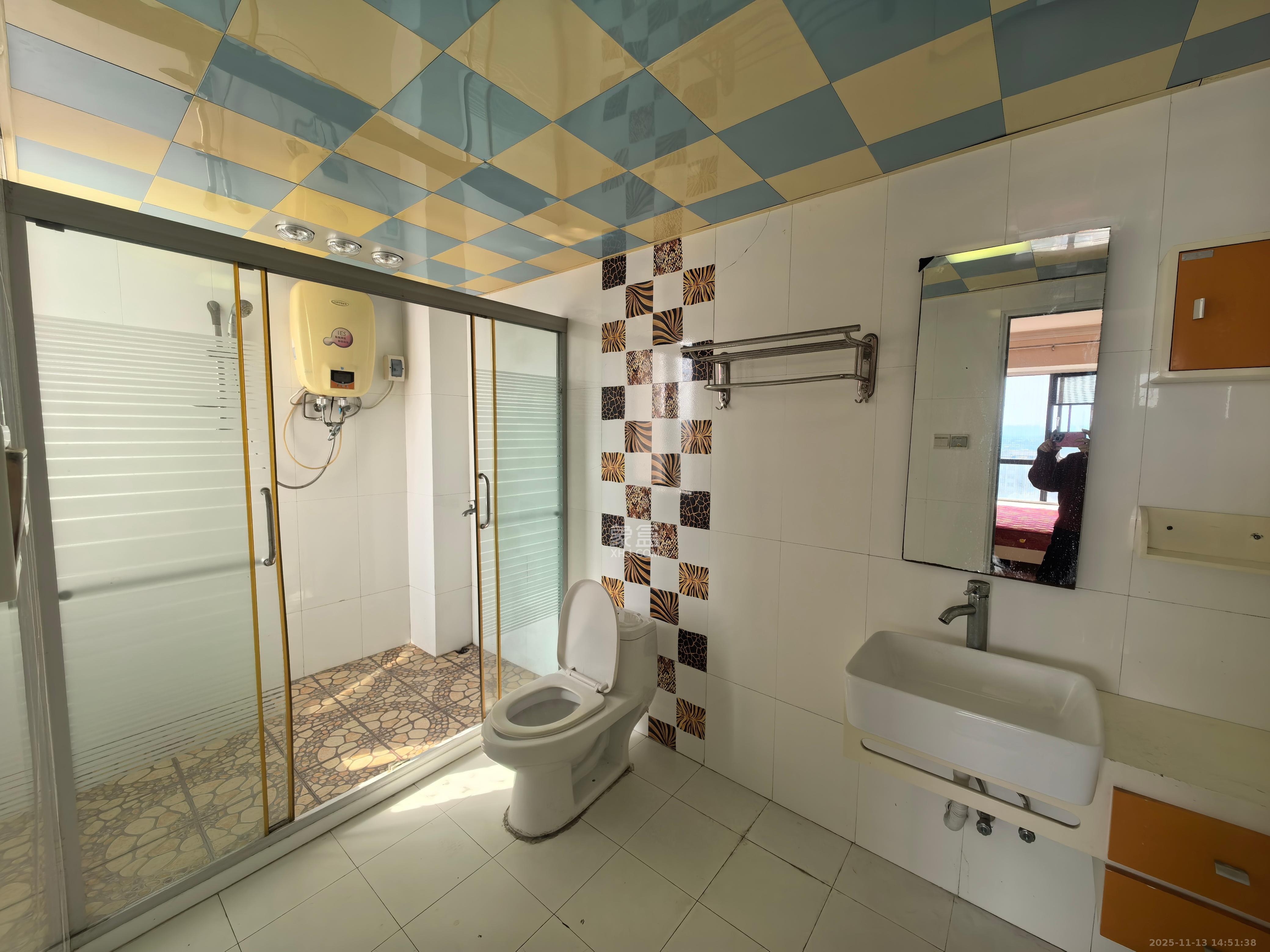 裕丰新城国际 3室2厅2卫 58.8万 裕丰新城国际 3室2厅2卫 58.8万客厅