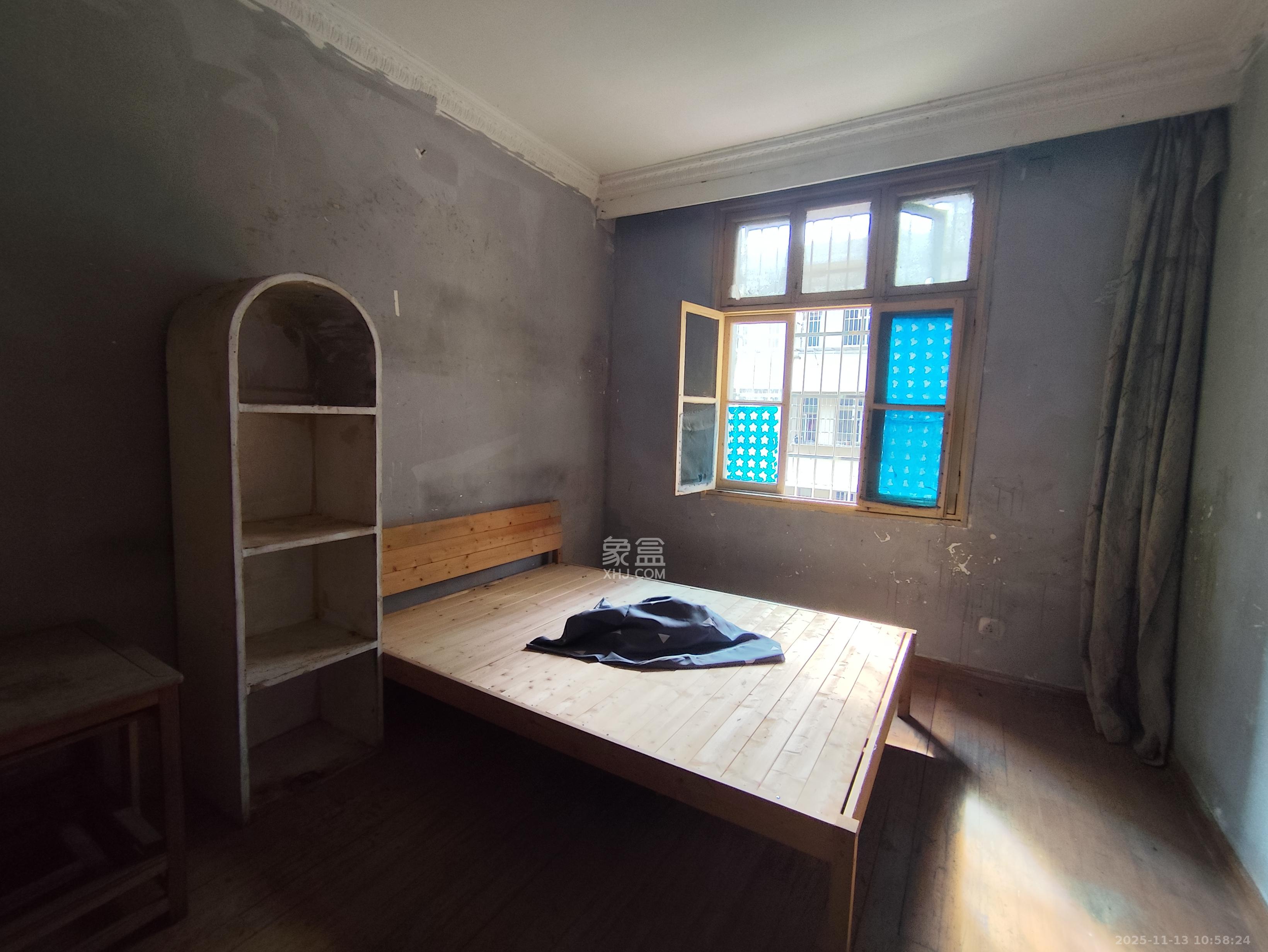 下碧湘街小区 3室1厅1卫 1500.0元/月 下碧湘街小区 3室1厅1卫 1500.0元/月室内图