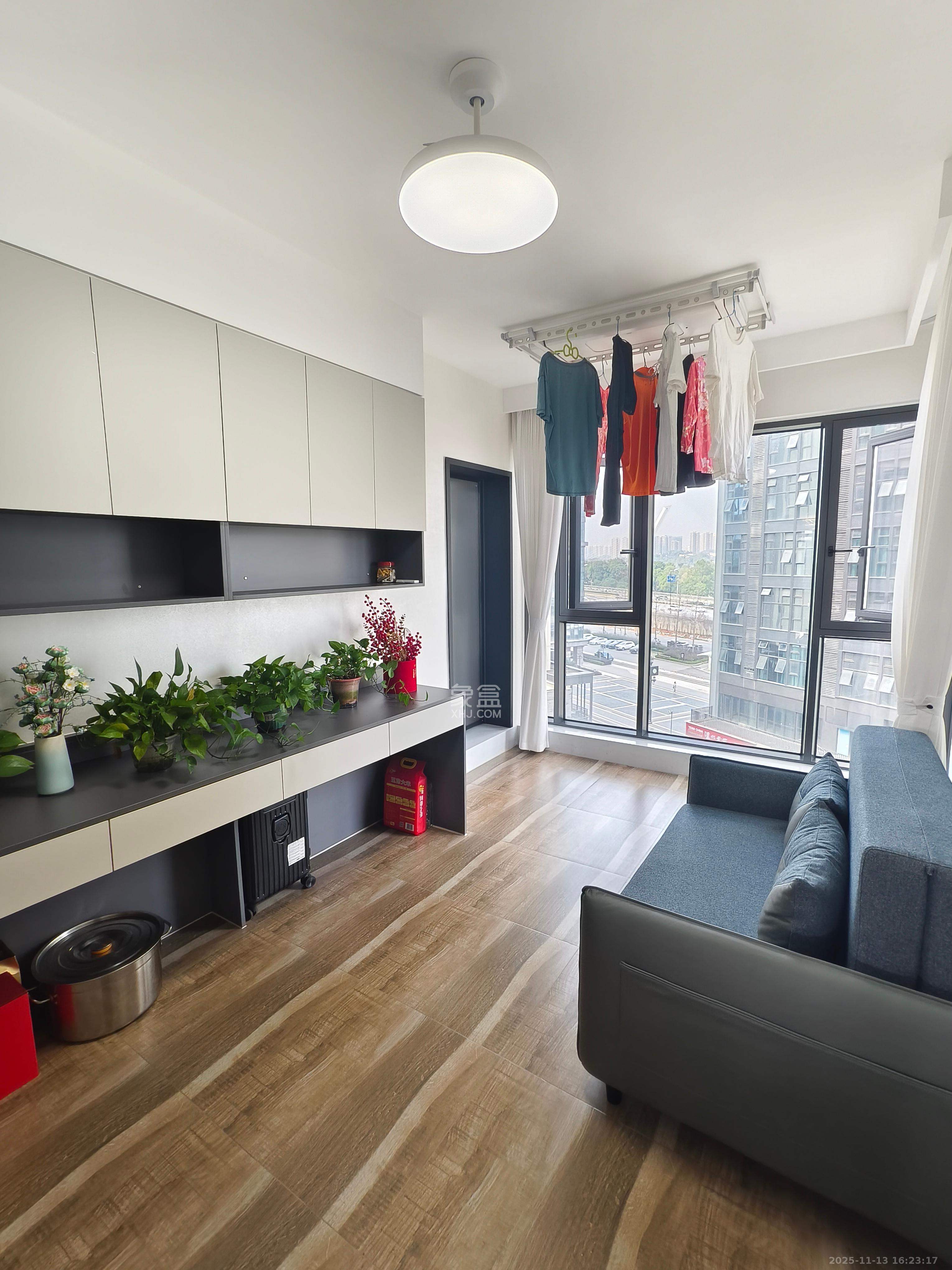 绿地V岛  4室2厅2卫    10000.0元/月室内图