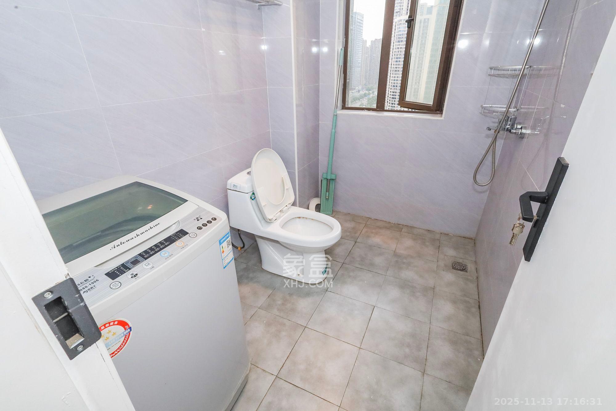 芙蓉别墅山庄（嘉湘华庭）  4室2厅2卫    3600.0元/月室内图