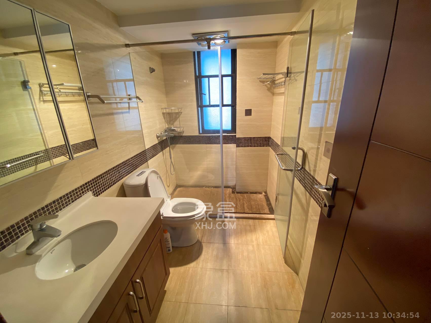 达美D6区  4室2厅2卫    3500.0元/月室内图