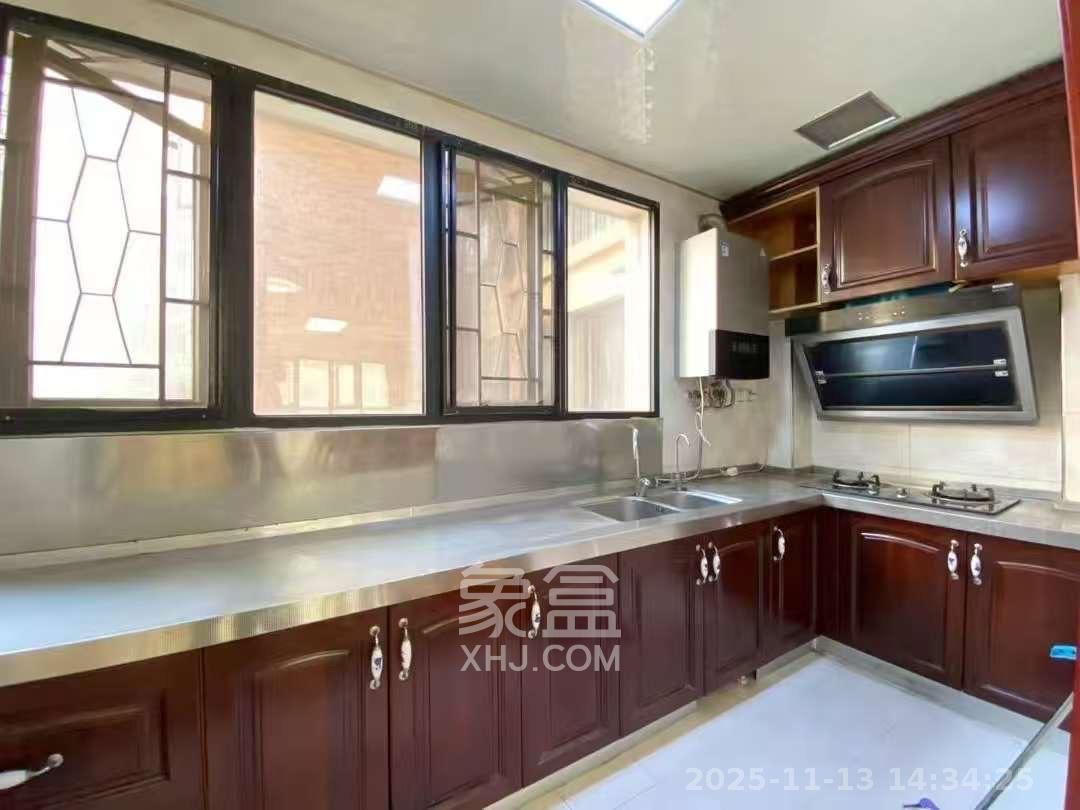 麓谷明珠  4室2厅2卫    3000.0元/月室内图