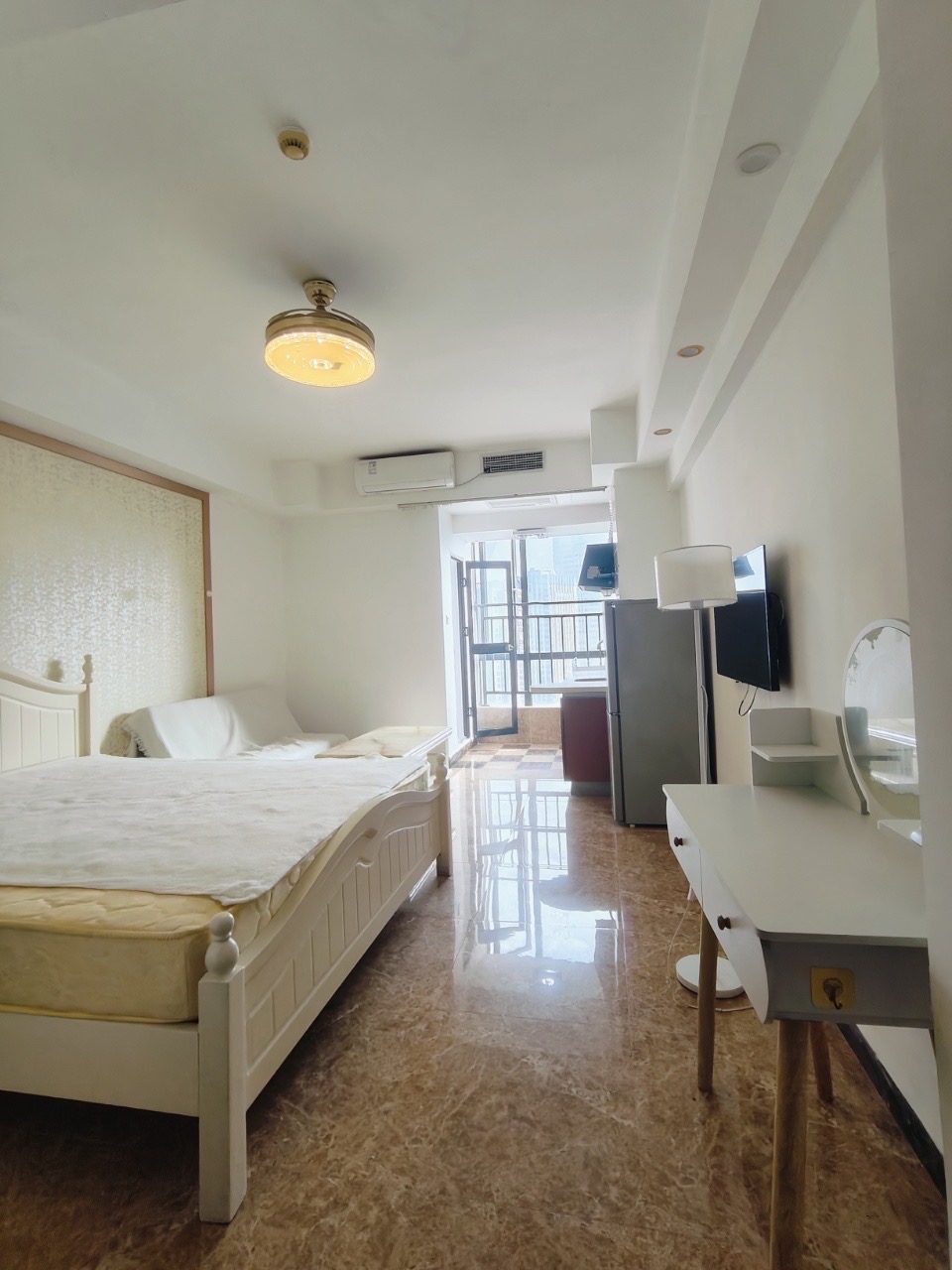 正大豪庭 1室0厅1卫 43.0万 正大豪庭 1室0厅1卫 43.0万客厅