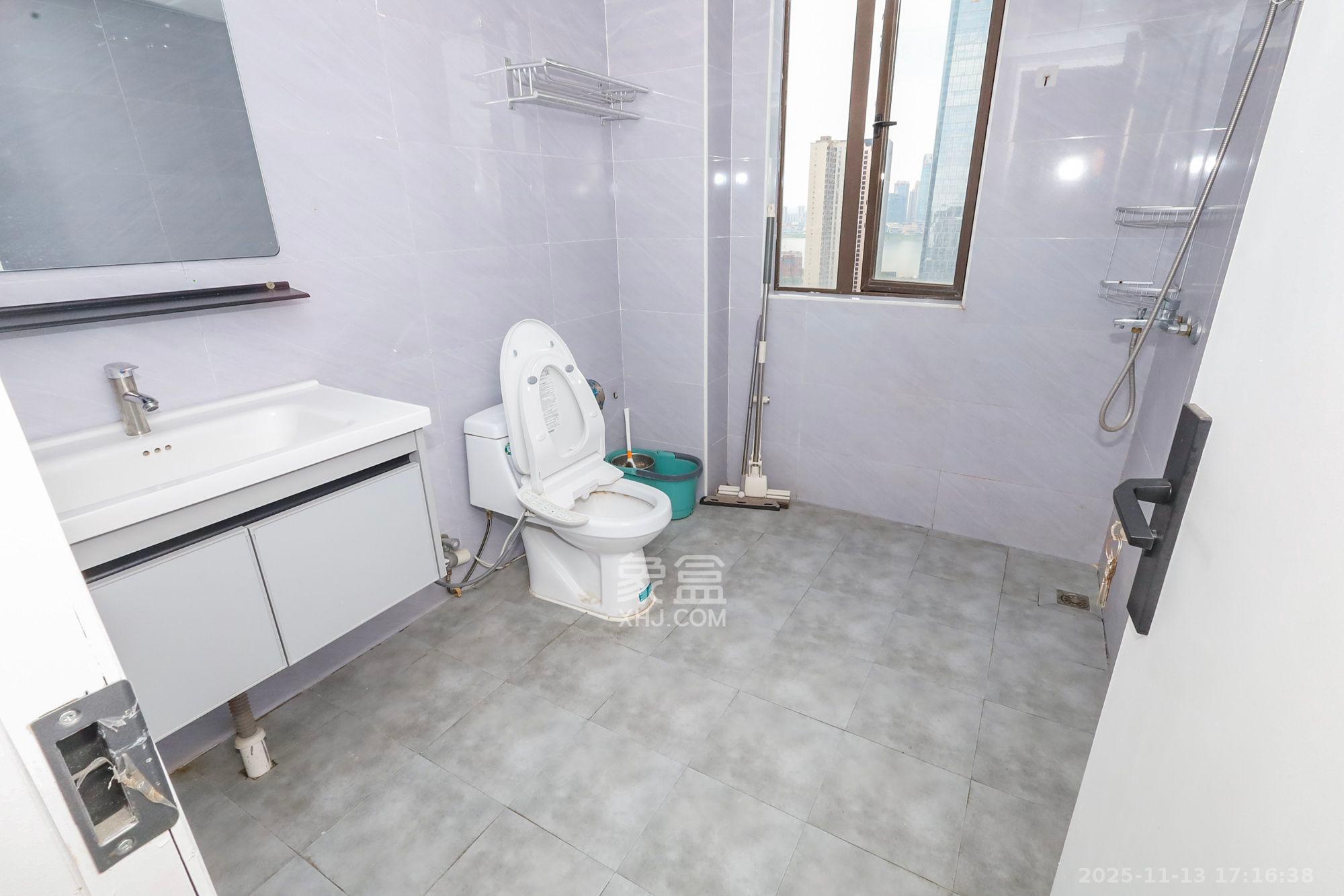 芙蓉别墅山庄（嘉湘华庭）  4室2厅2卫    3600.0元/月室内图