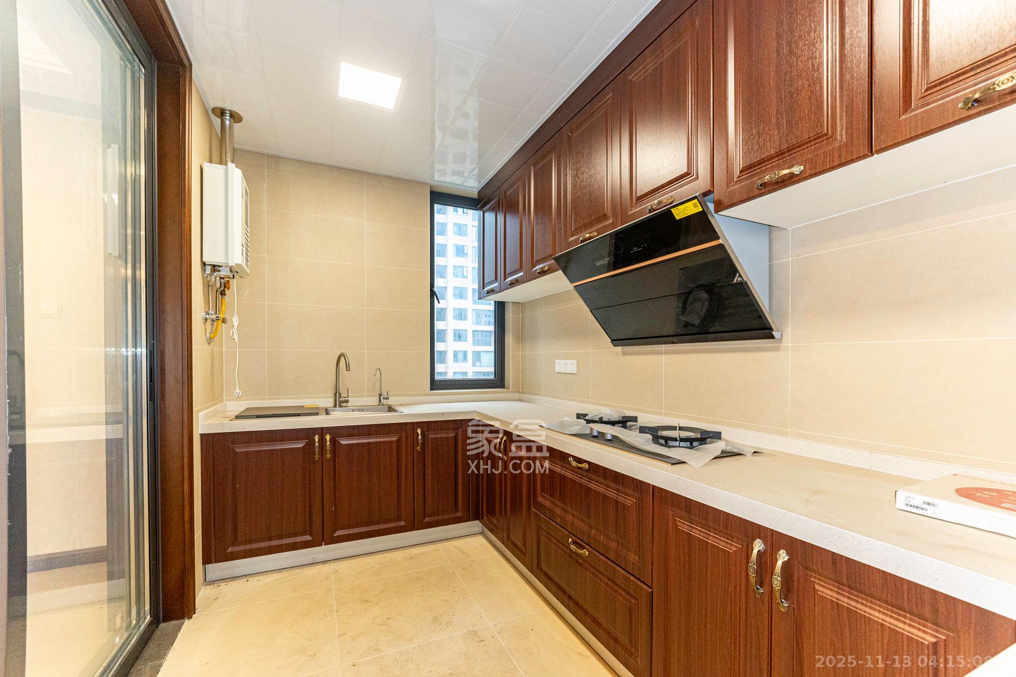 运达锦绣广场  5室2厅3卫    280.0万厨房