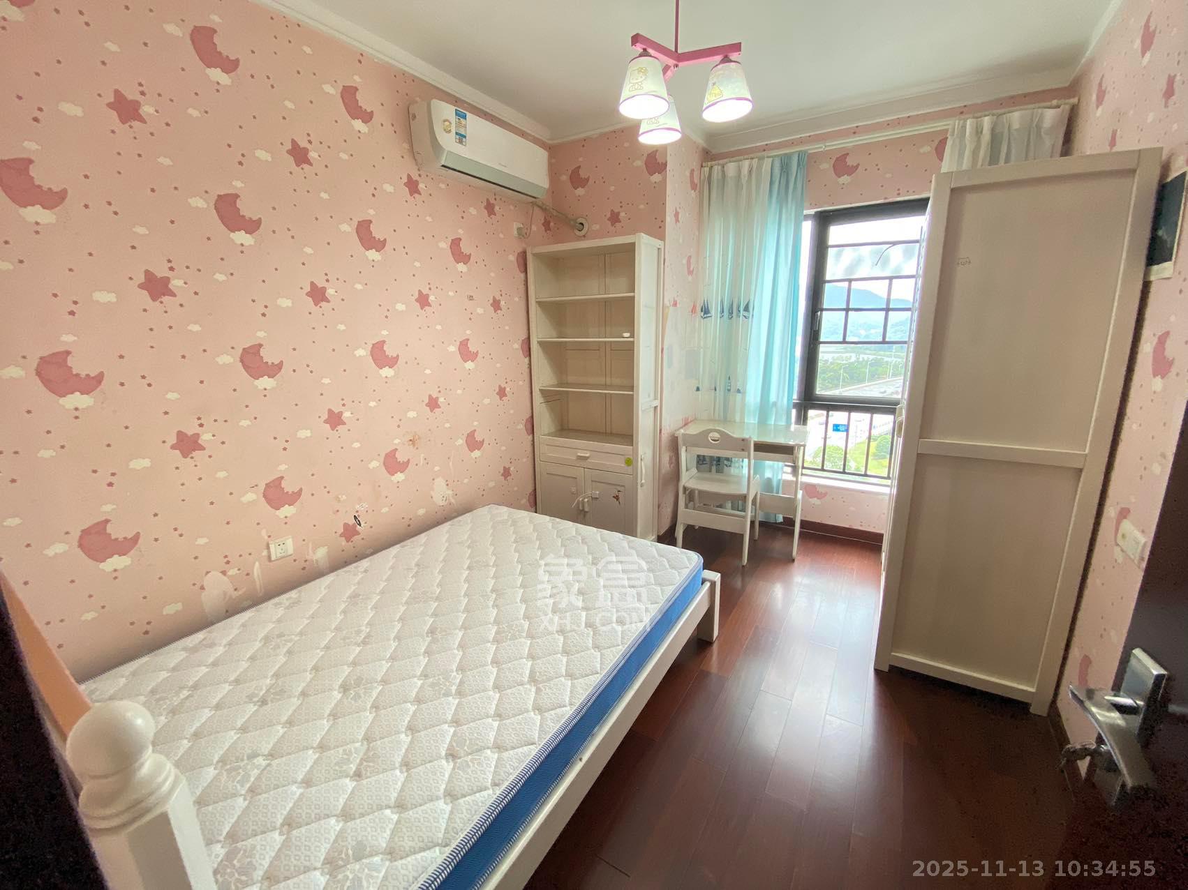 达美D6区  4室2厅2卫    3500.0元/月室内图