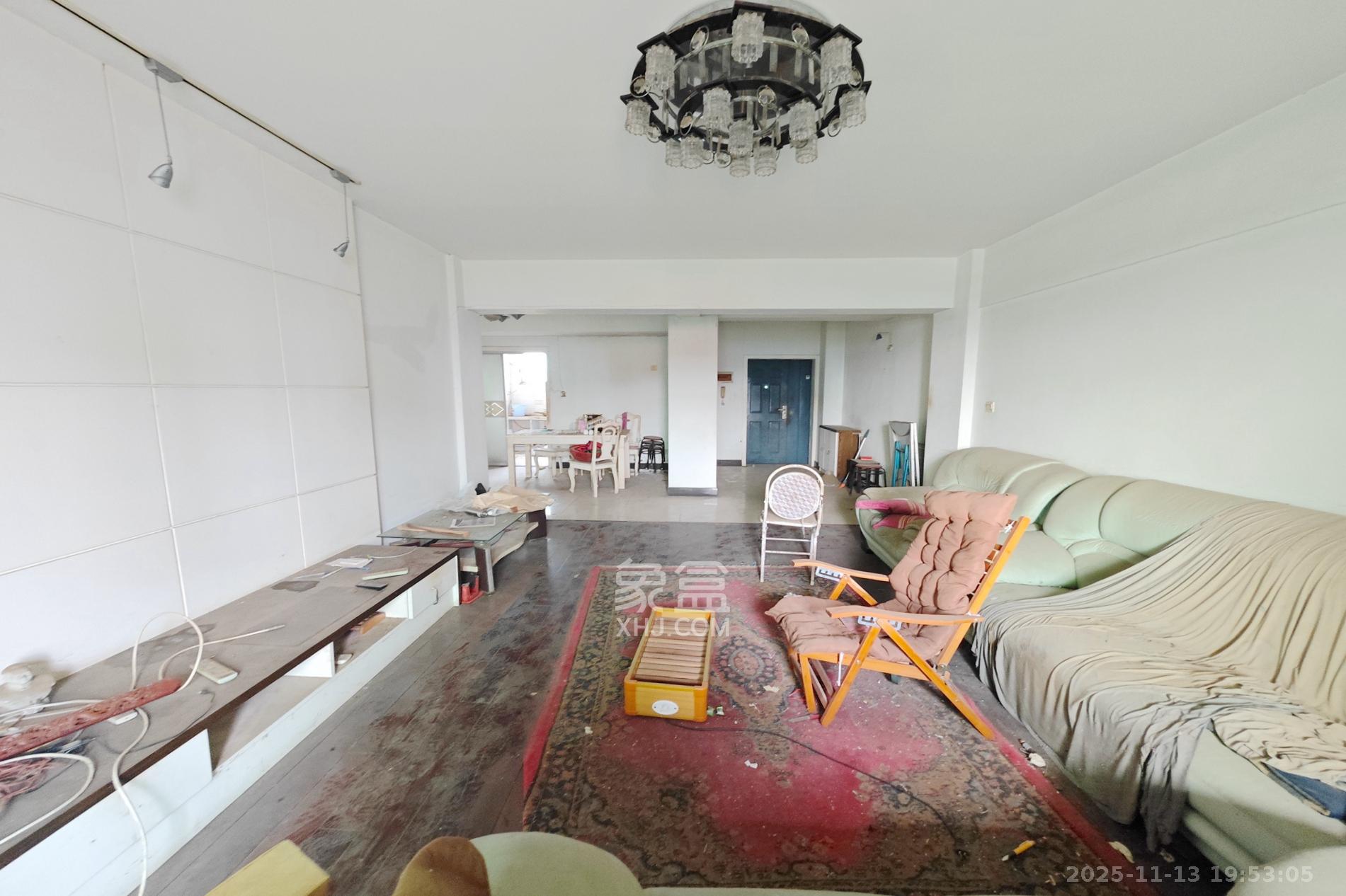 今利园  3室1厅1卫    36.0万客厅