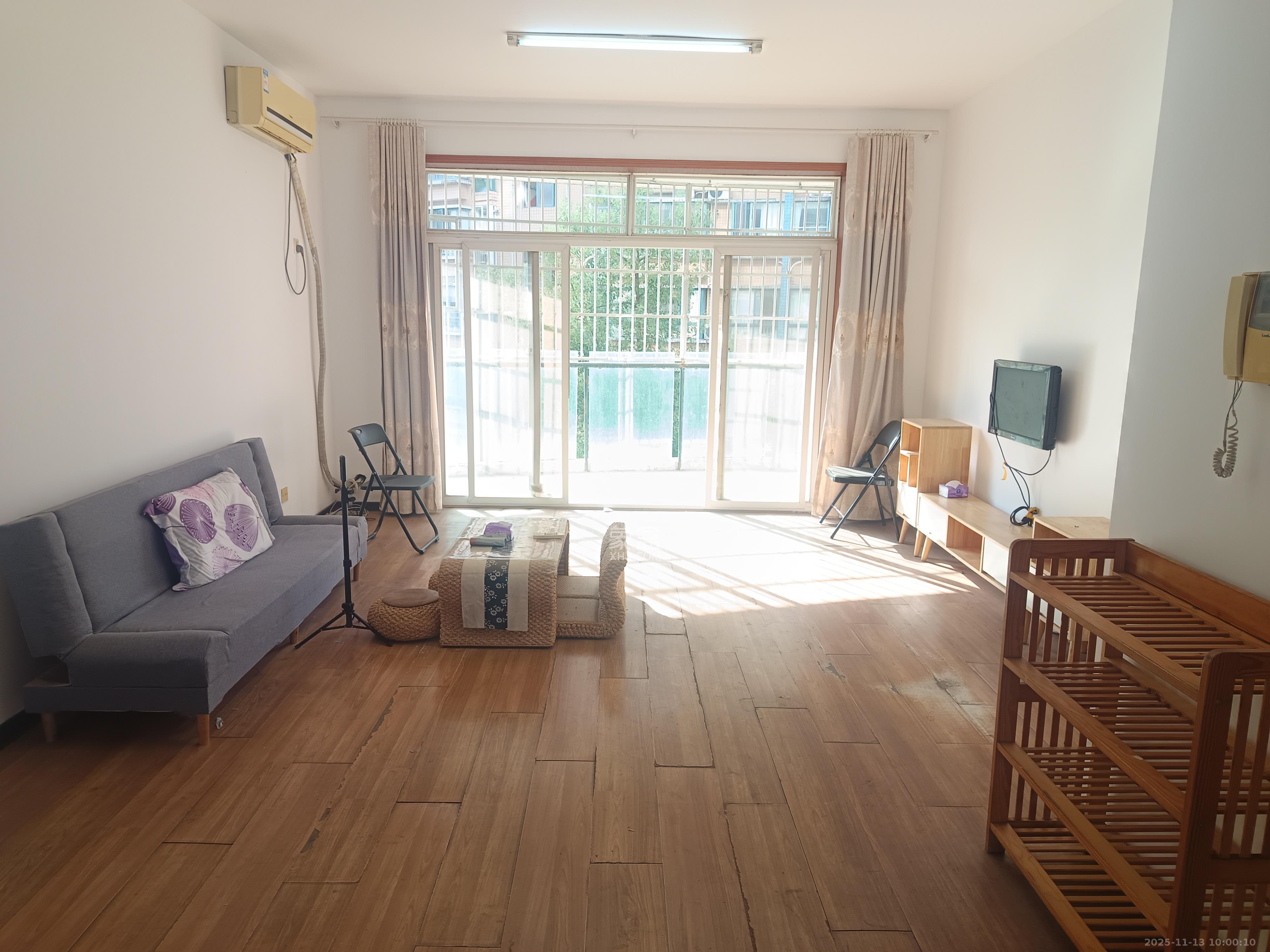 金色山庄  3室2厅2卫    2800.0元/月室内图