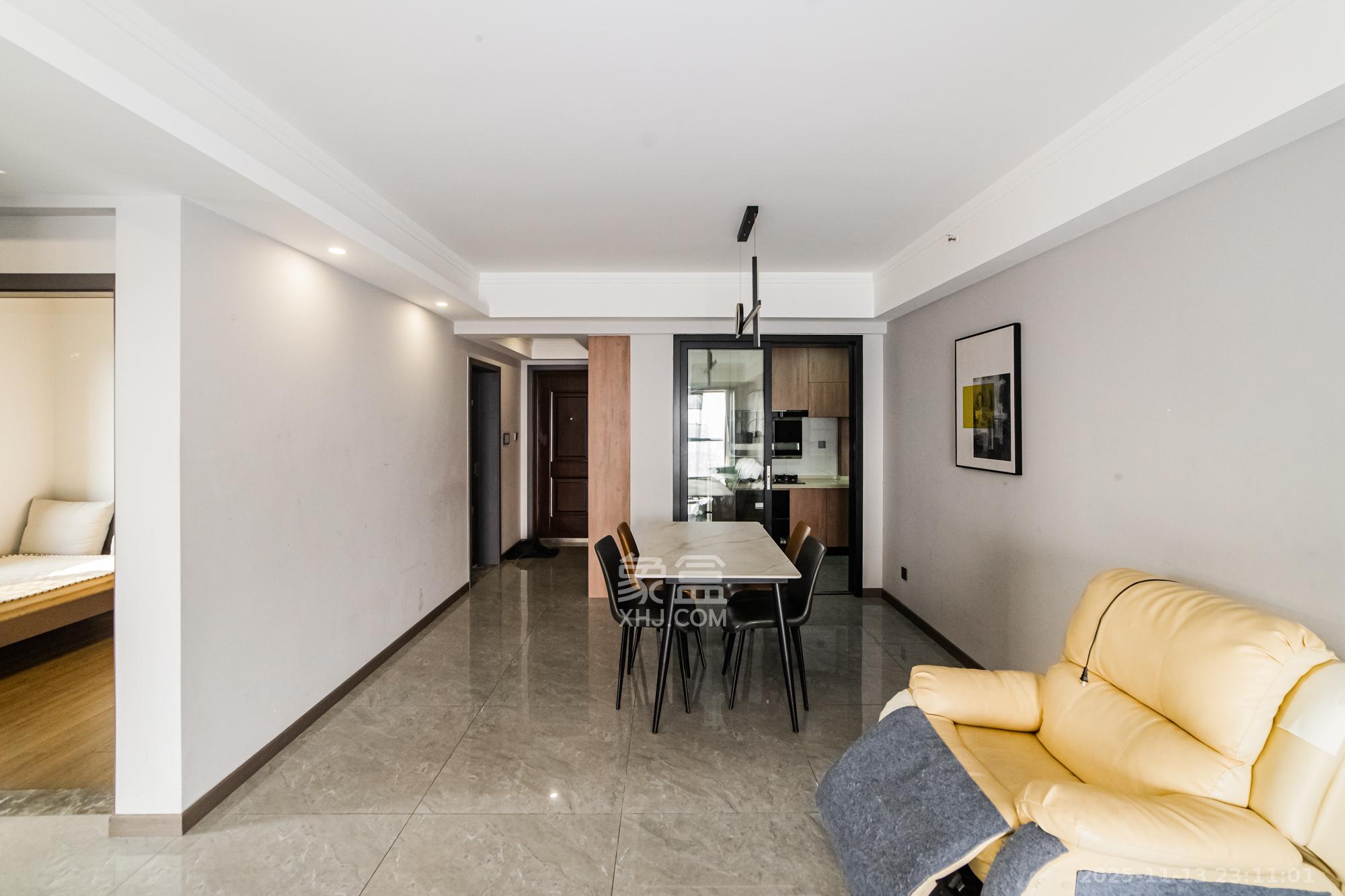 北辰三角洲C3区  3室2厅1卫    150.0万客厅