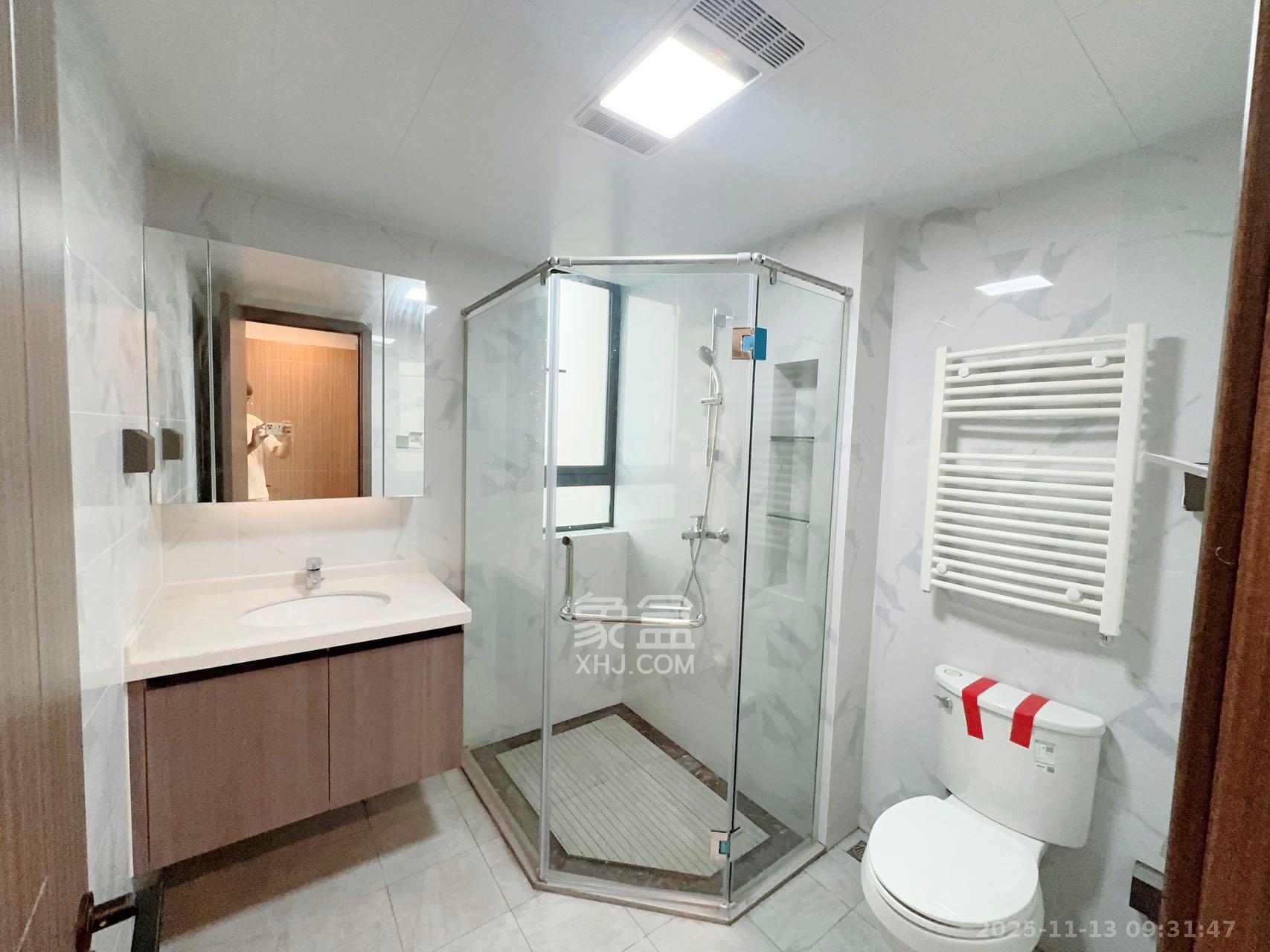 绿地V岛 4室1厅2卫 4800.0元/月 绿地V岛 4室1厅2卫 4800.0元/月室内图