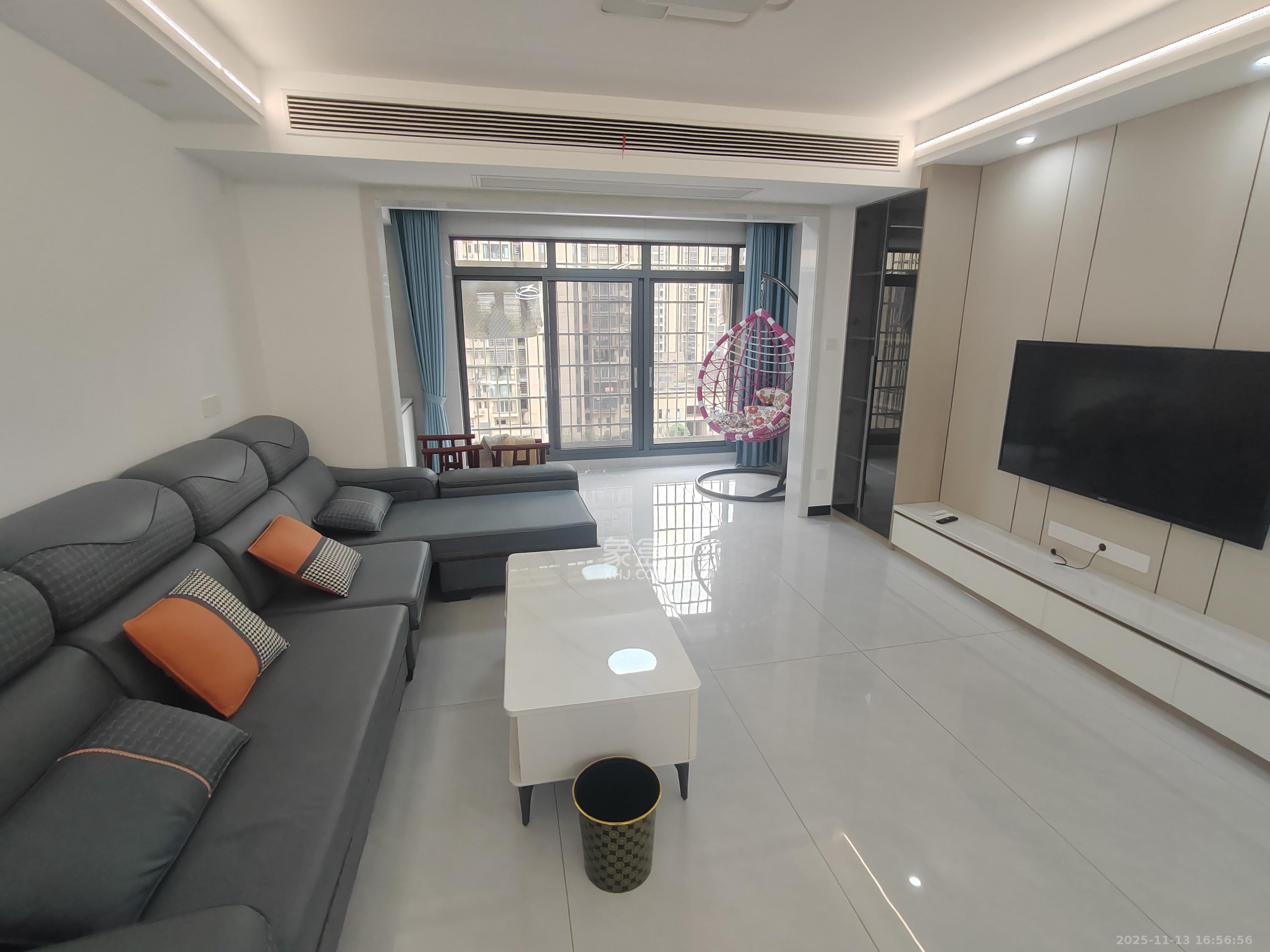 桥头家园三期  4室2厅2卫    2600.0元/月室内图1