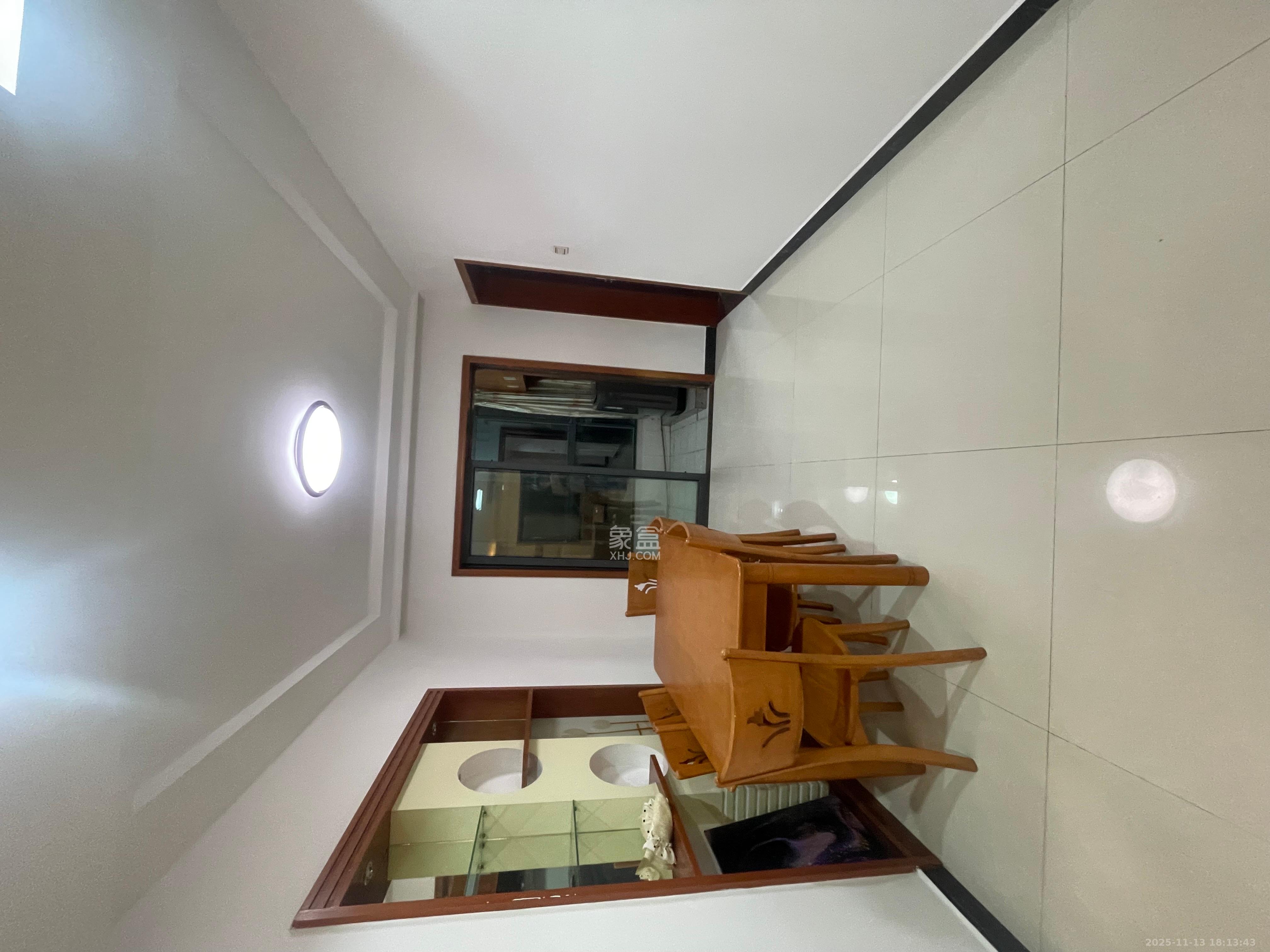 西子花苑  3室2厅2卫    2800.0元/月室内图