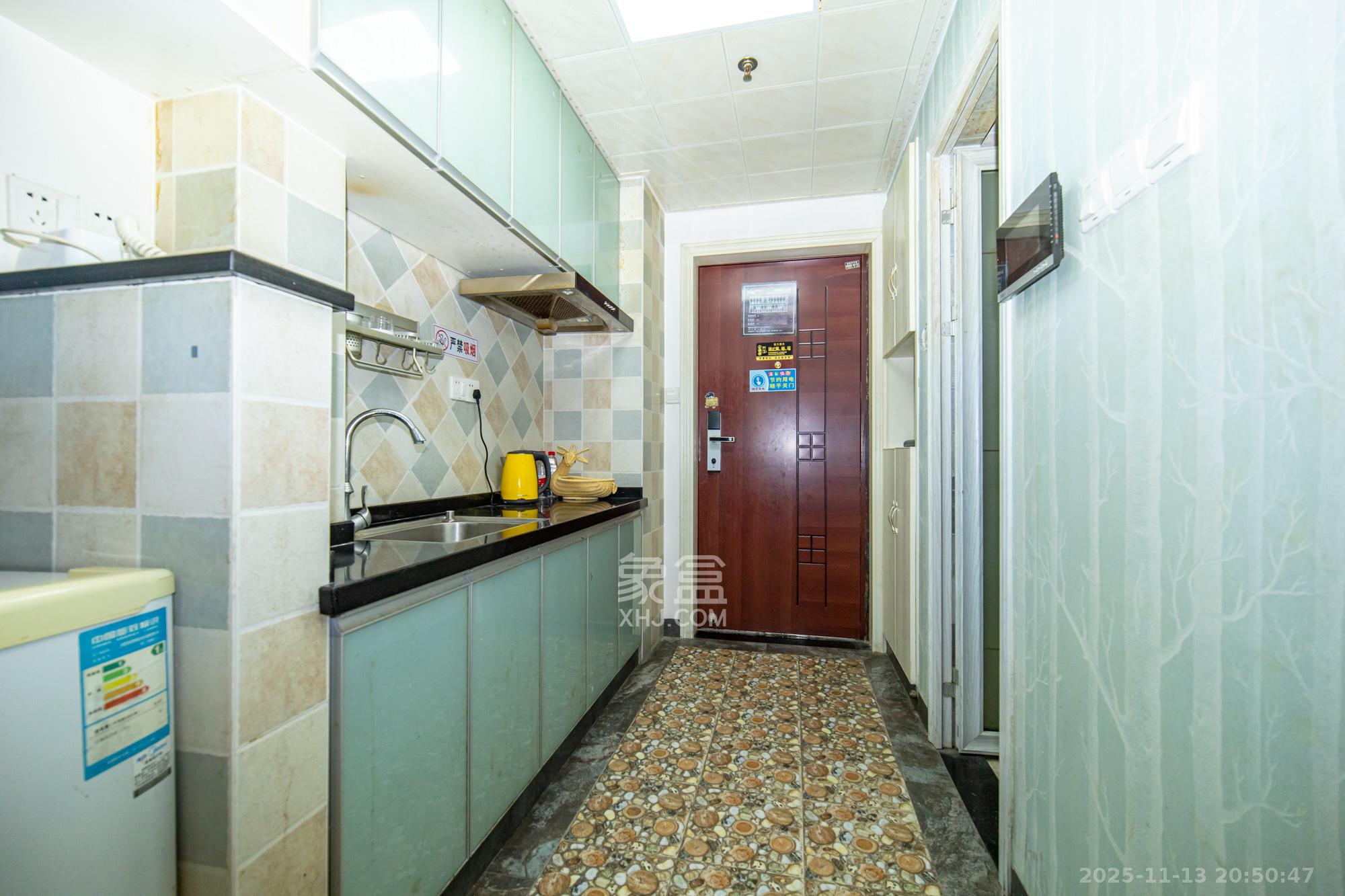 华润五彩城  1室1厅1卫    17.8万厨房