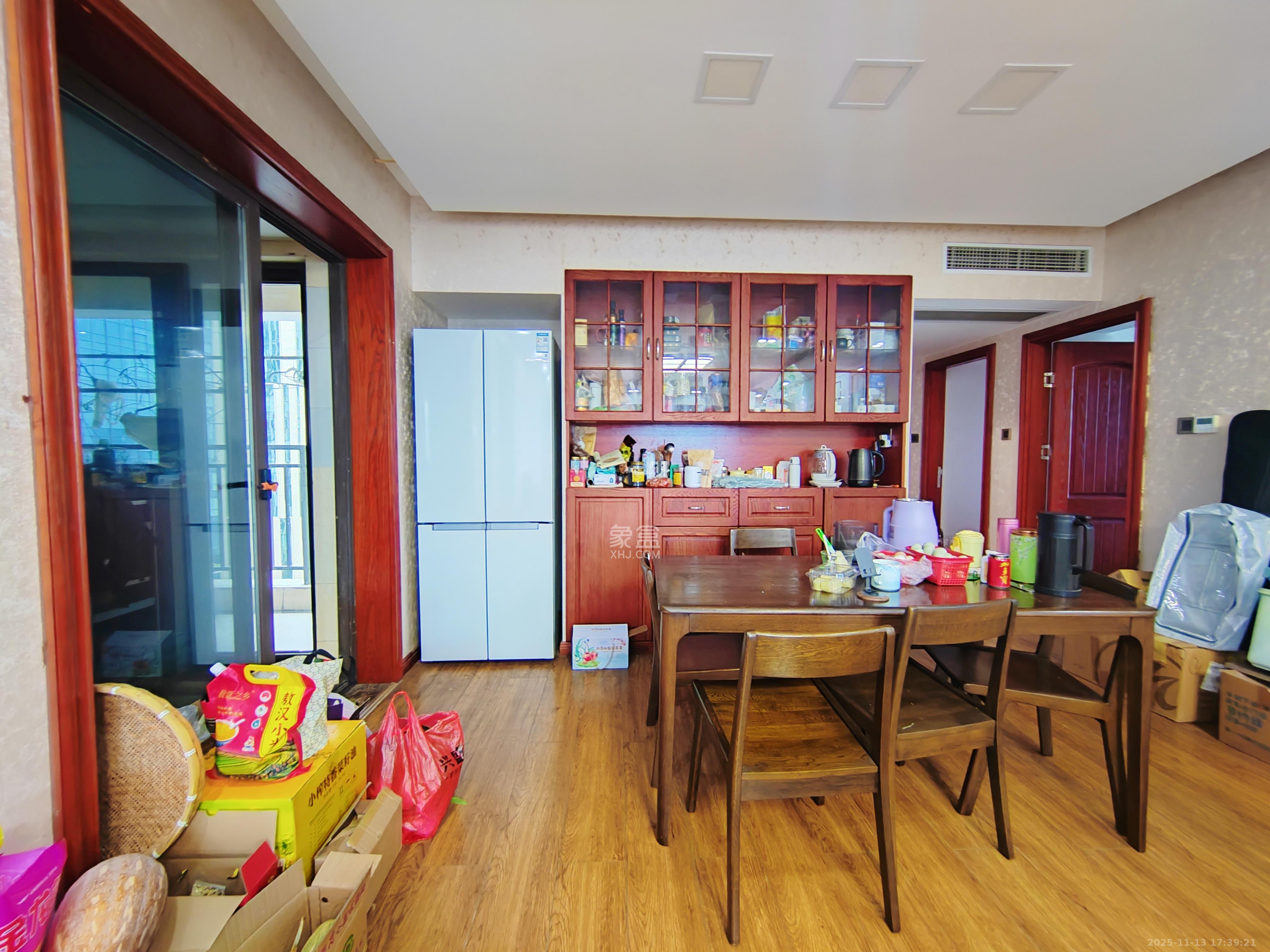 南山雍江汇（滨江国际新城）  4室2厅2卫    5500.0元/月室内图